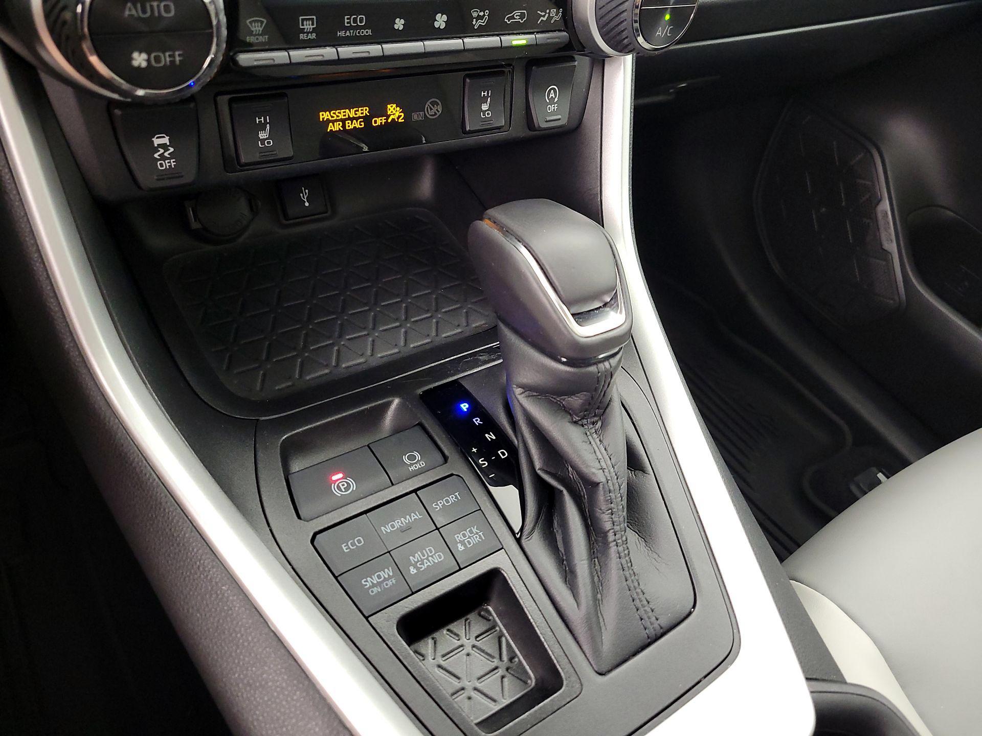 Thumbnail: 2022 Toyota RAV4 - 17