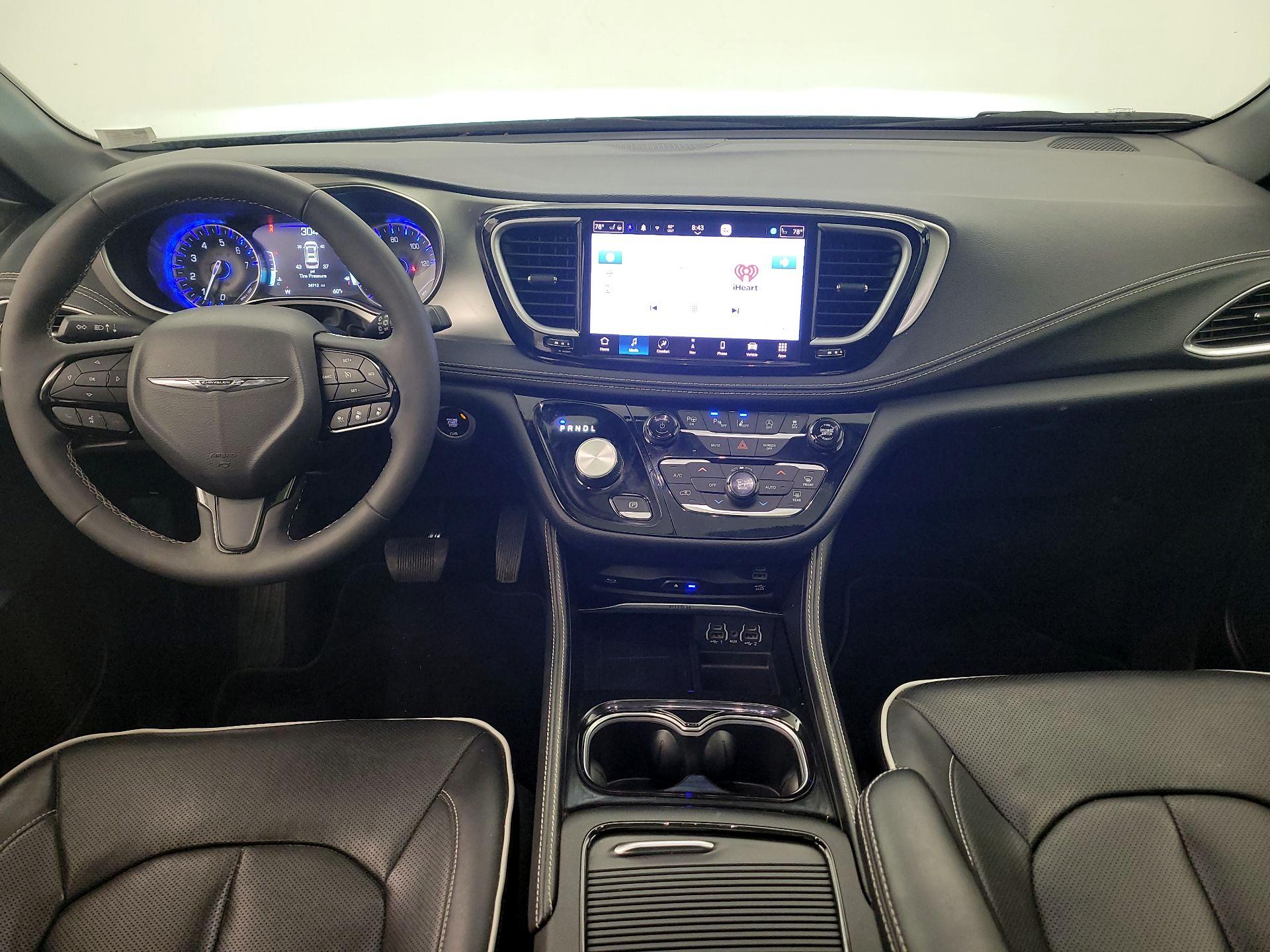 Thumbnail: 2023 Chrysler Pacifica - 9