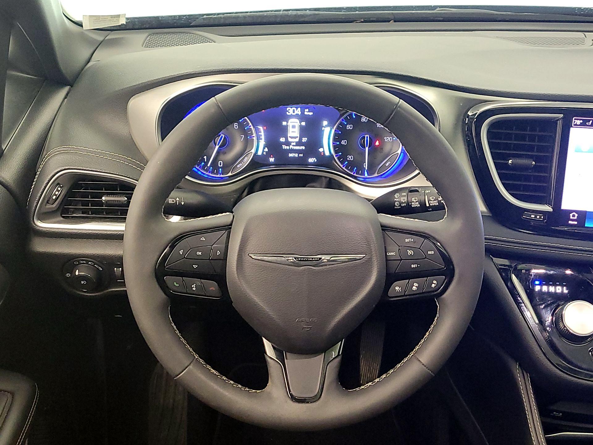 Thumbnail: 2023 Chrysler Pacifica - 10