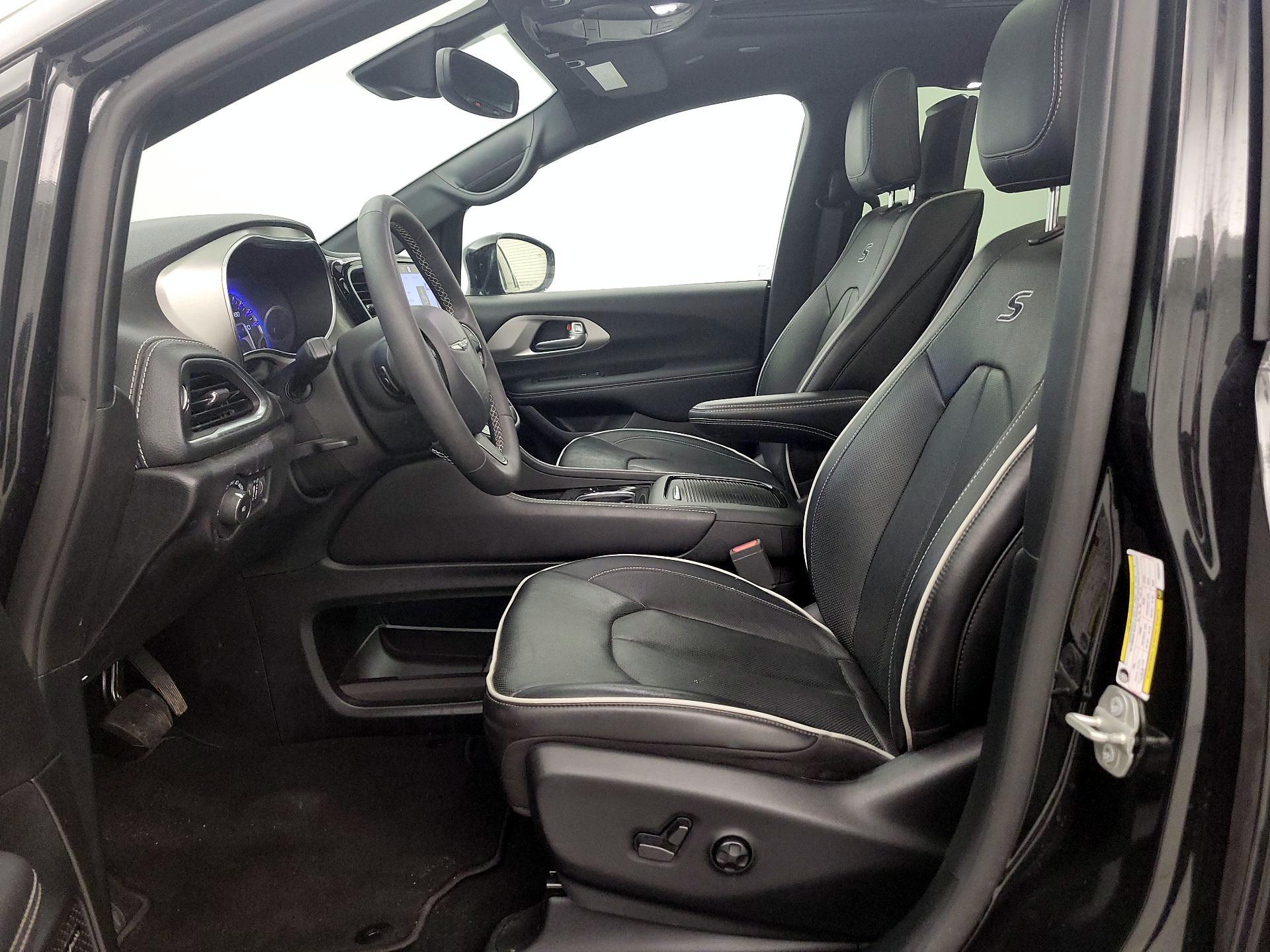 Thumbnail: 2023 Chrysler Pacifica - 11