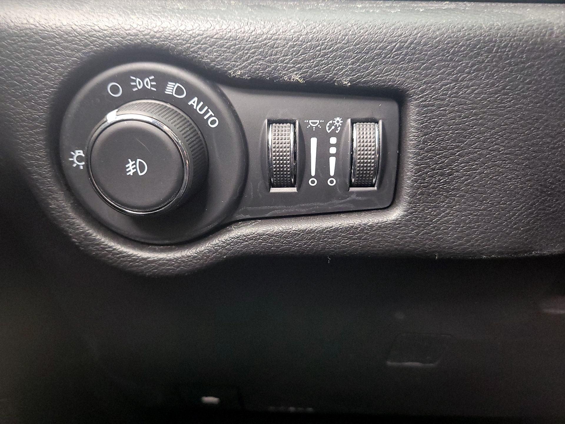 Thumbnail: 2023 Chrysler Pacifica - 13