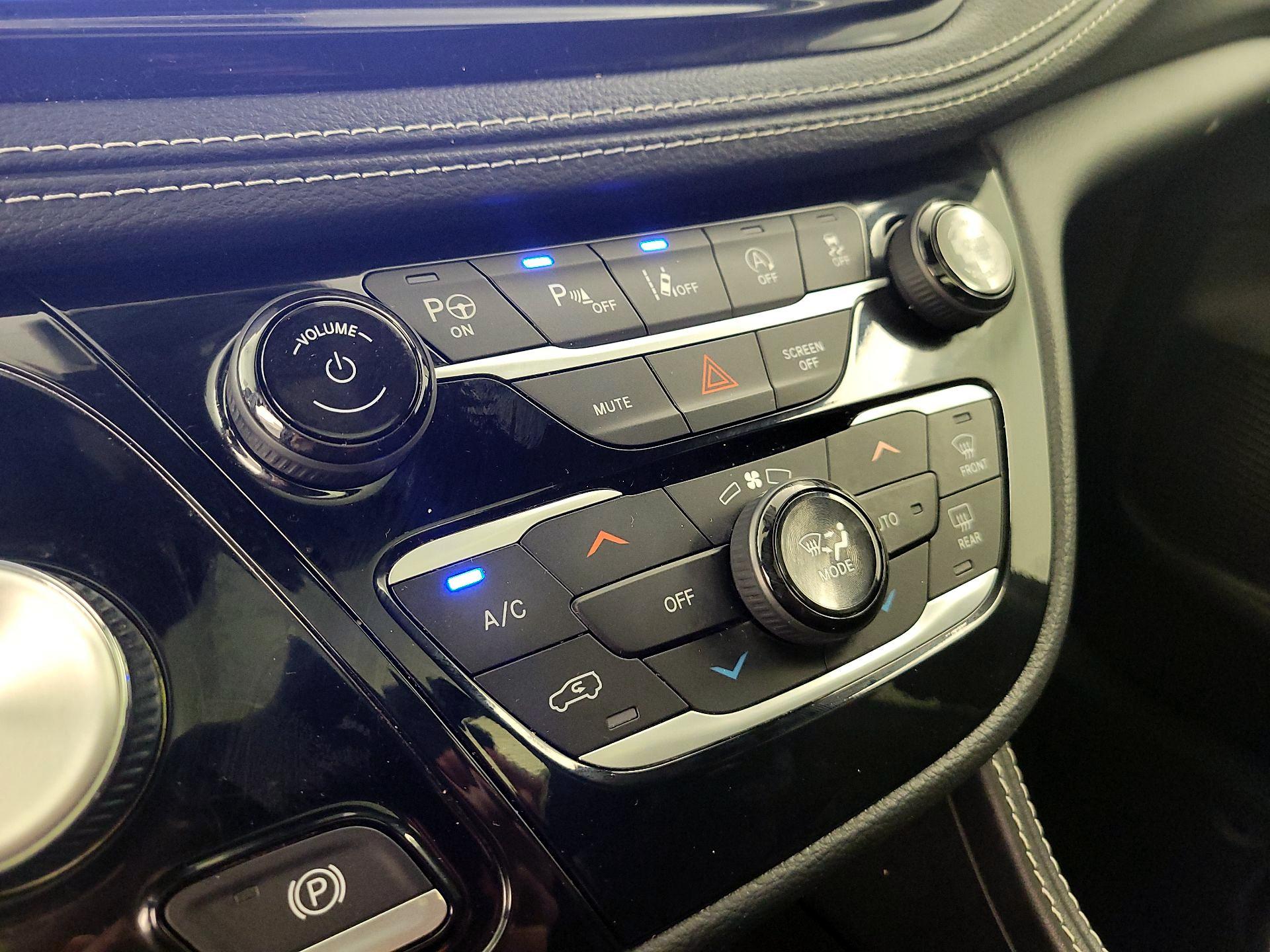 Thumbnail: 2023 Chrysler Pacifica - 17