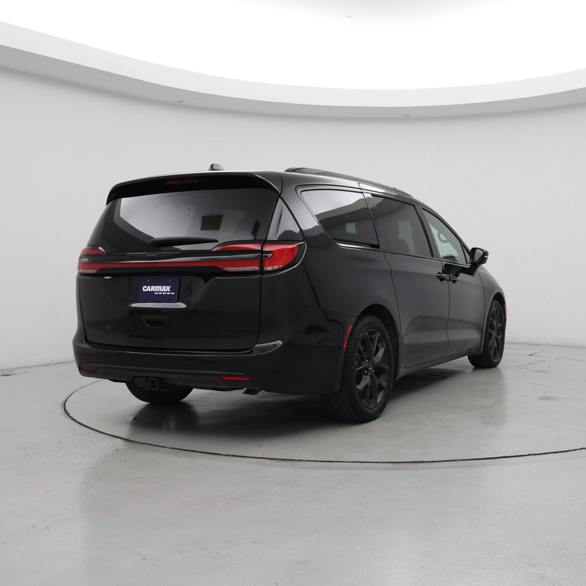 Thumbnail: 2023 Chrysler Pacifica - 8