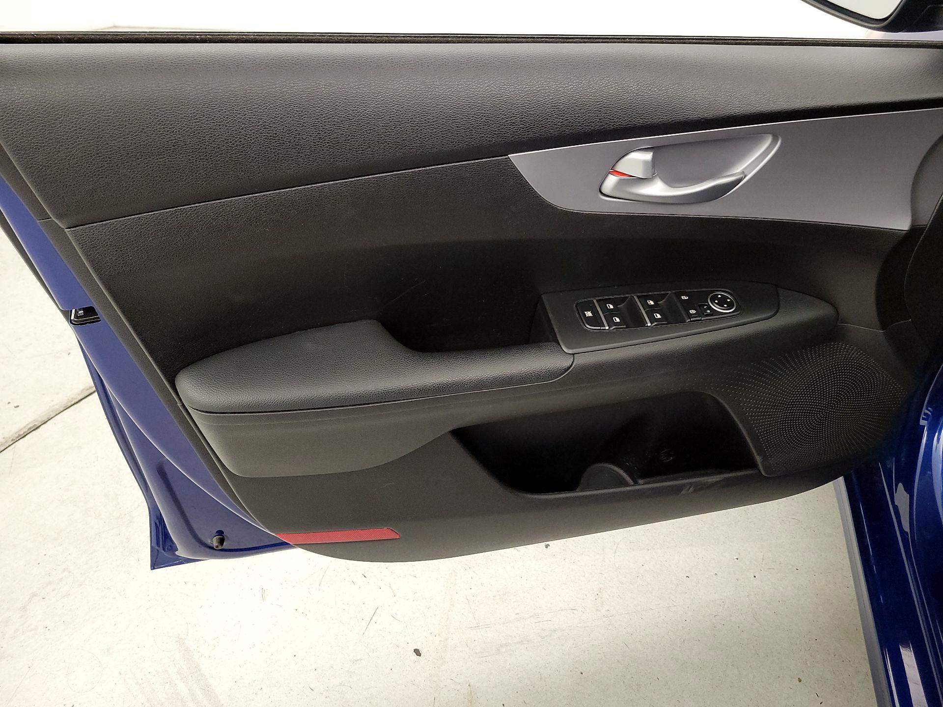 Thumbnail: 2023 Kia Forte - 12