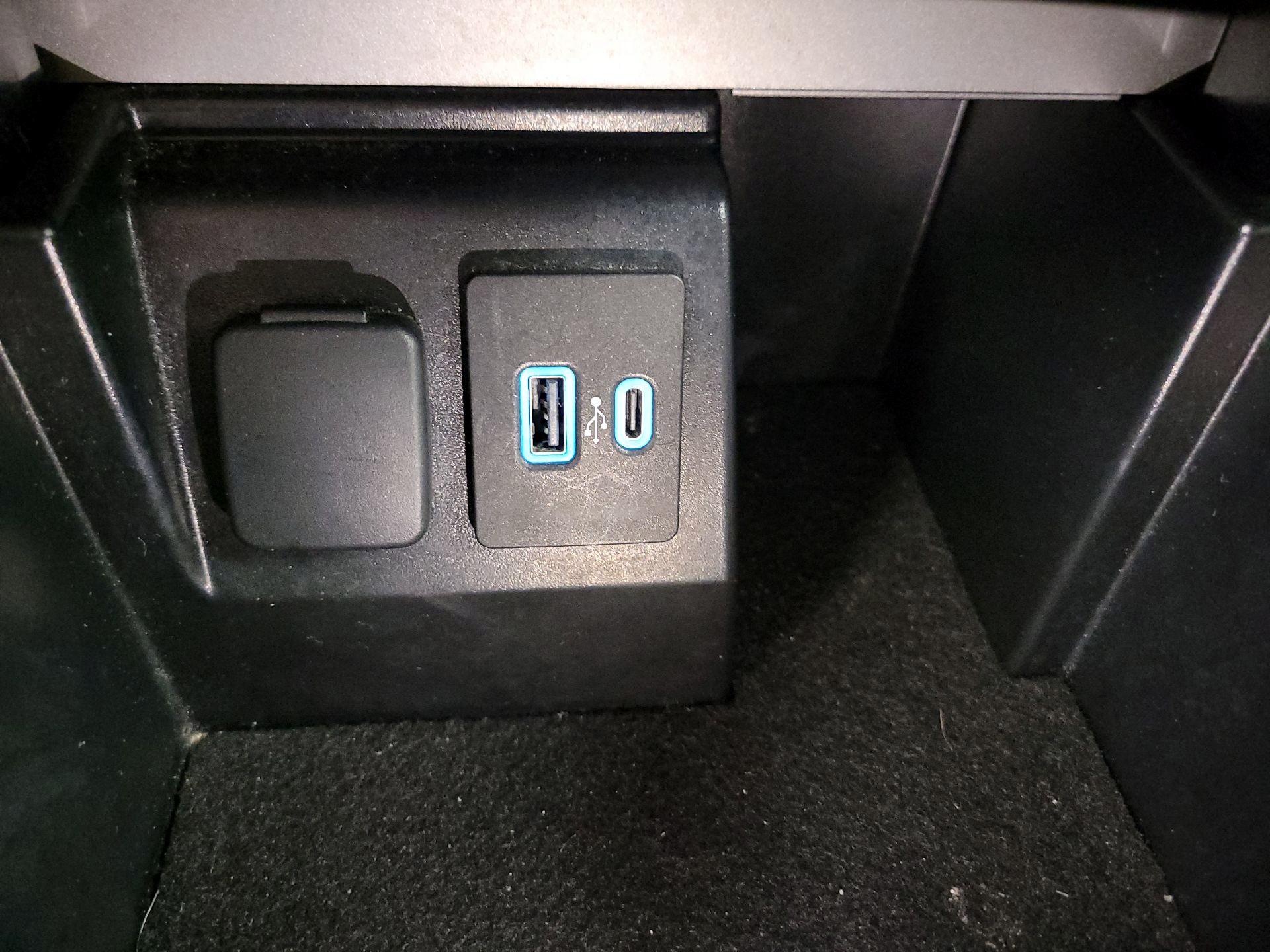 Thumbnail: 2023 Ford Explorer - 18