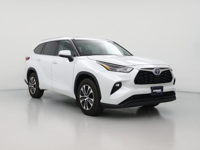 White 2022 Toyota Highlander Hybrid XLE
