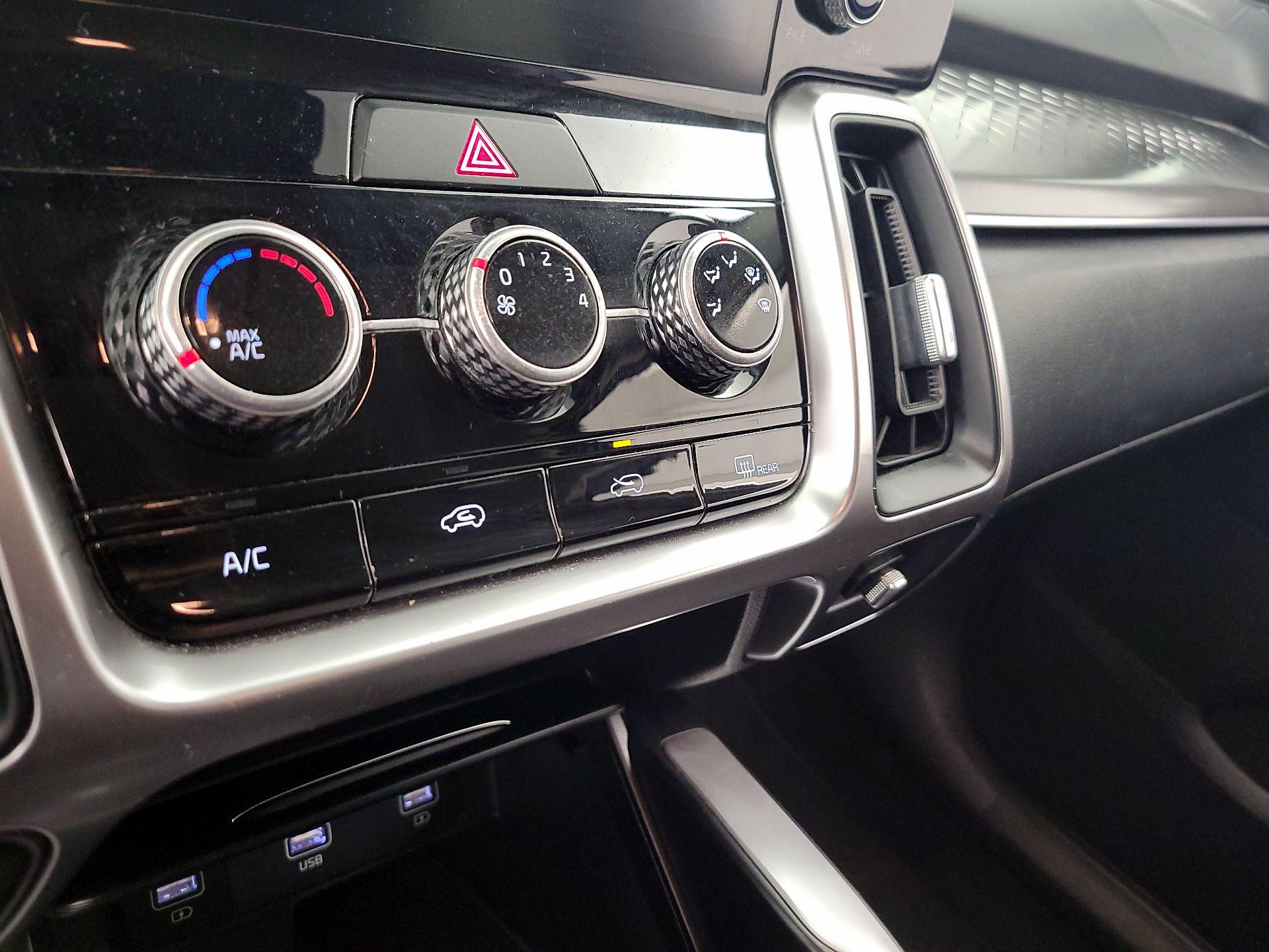 Thumbnail: 2022 Kia Sorento - 16