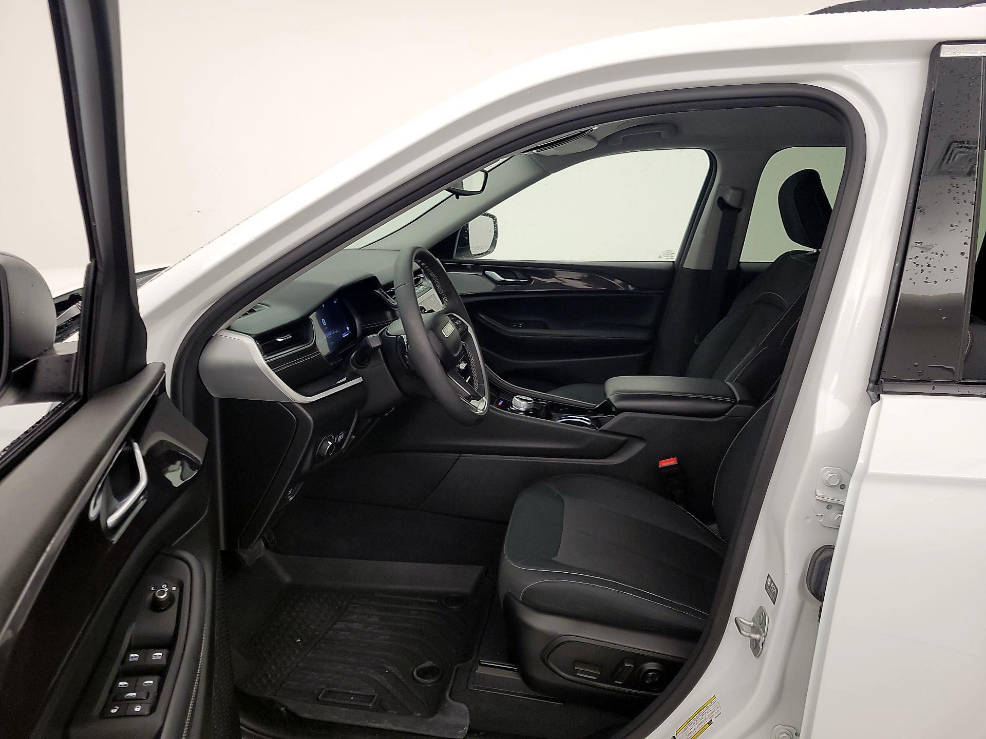 Thumbnail: 2023 Jeep Grand Cherokee - 11