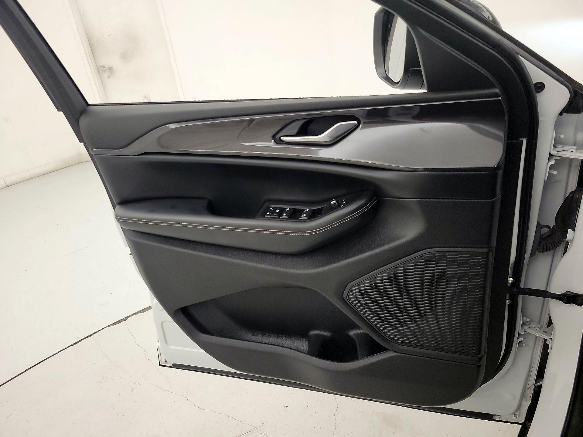 Thumbnail: 2023 Jeep Grand Cherokee - 12