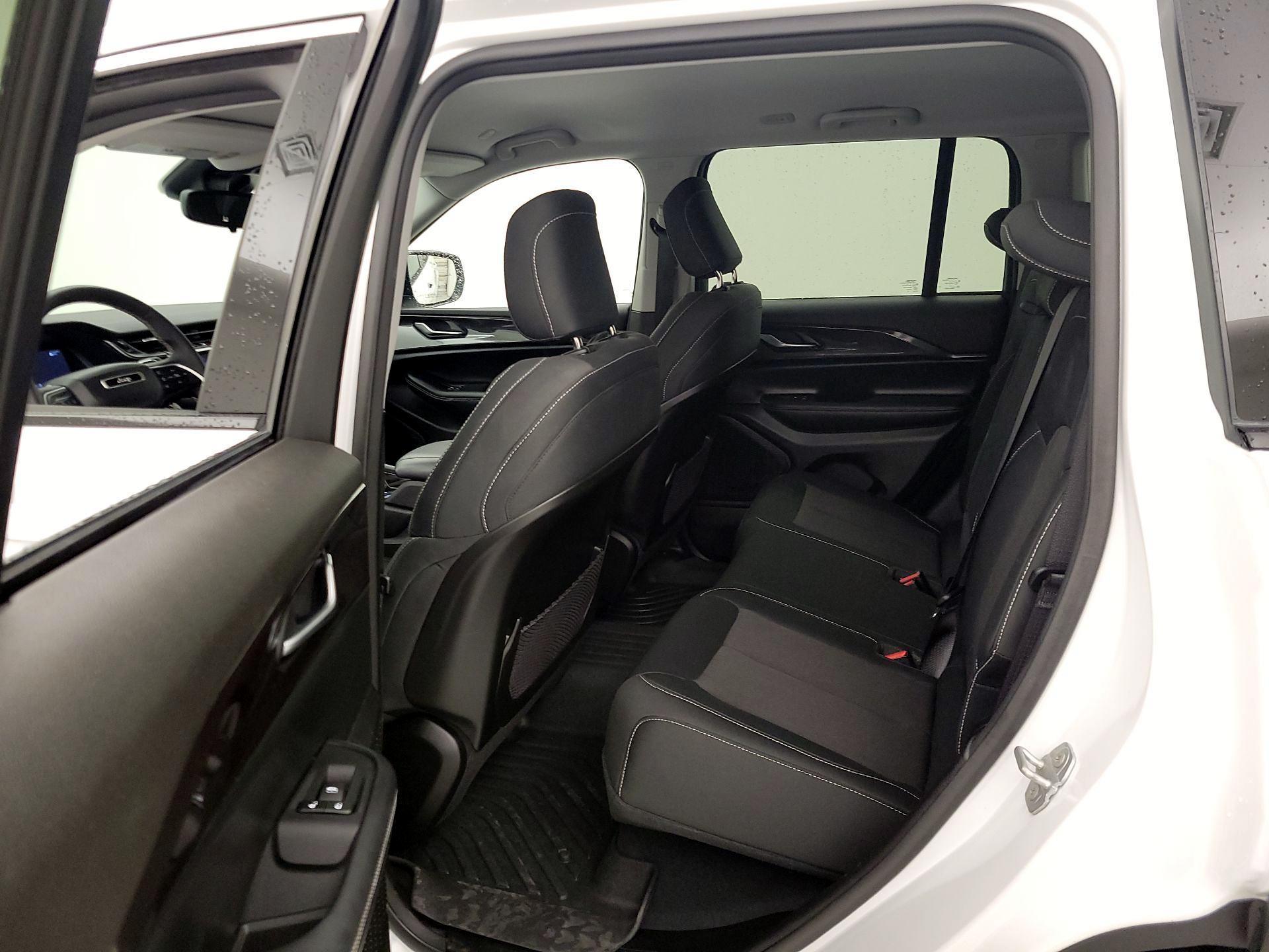 Thumbnail: 2023 Jeep Grand Cherokee - 19