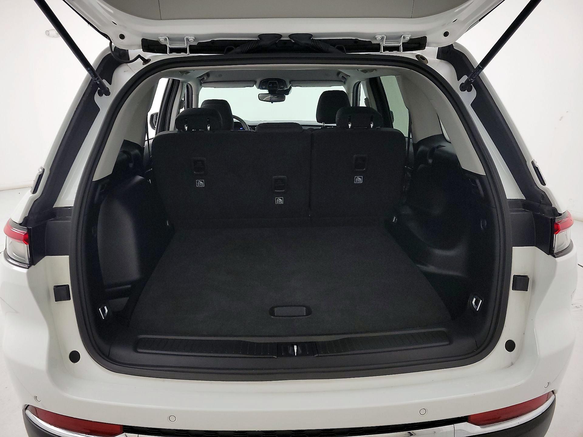 Thumbnail: 2023 Jeep Grand Cherokee - 20