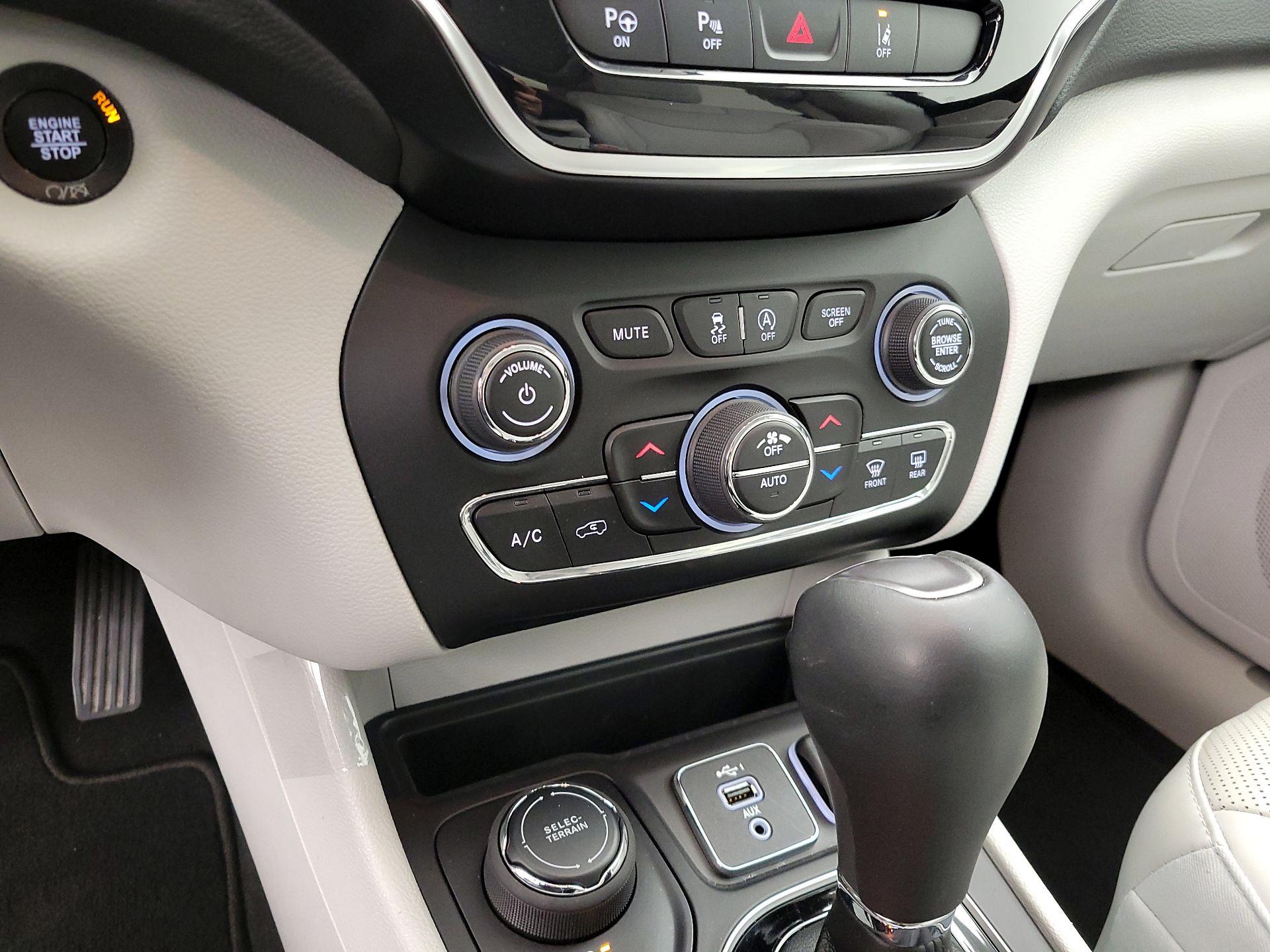 Thumbnail: 2021 Jeep Cherokee - 16