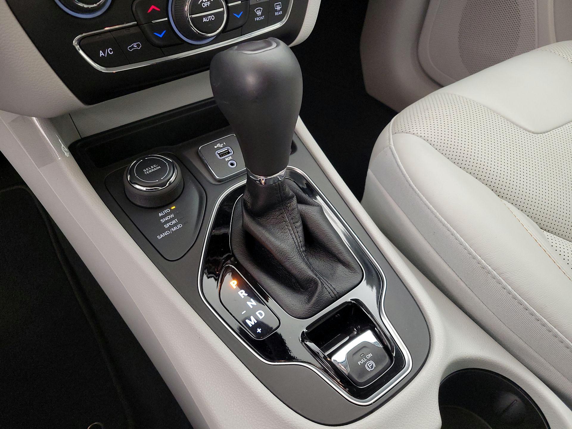 Thumbnail: 2021 Jeep Cherokee - 17