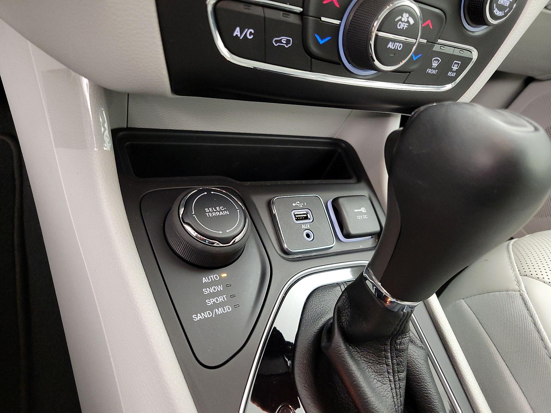 Thumbnail: 2021 Jeep Cherokee - 18