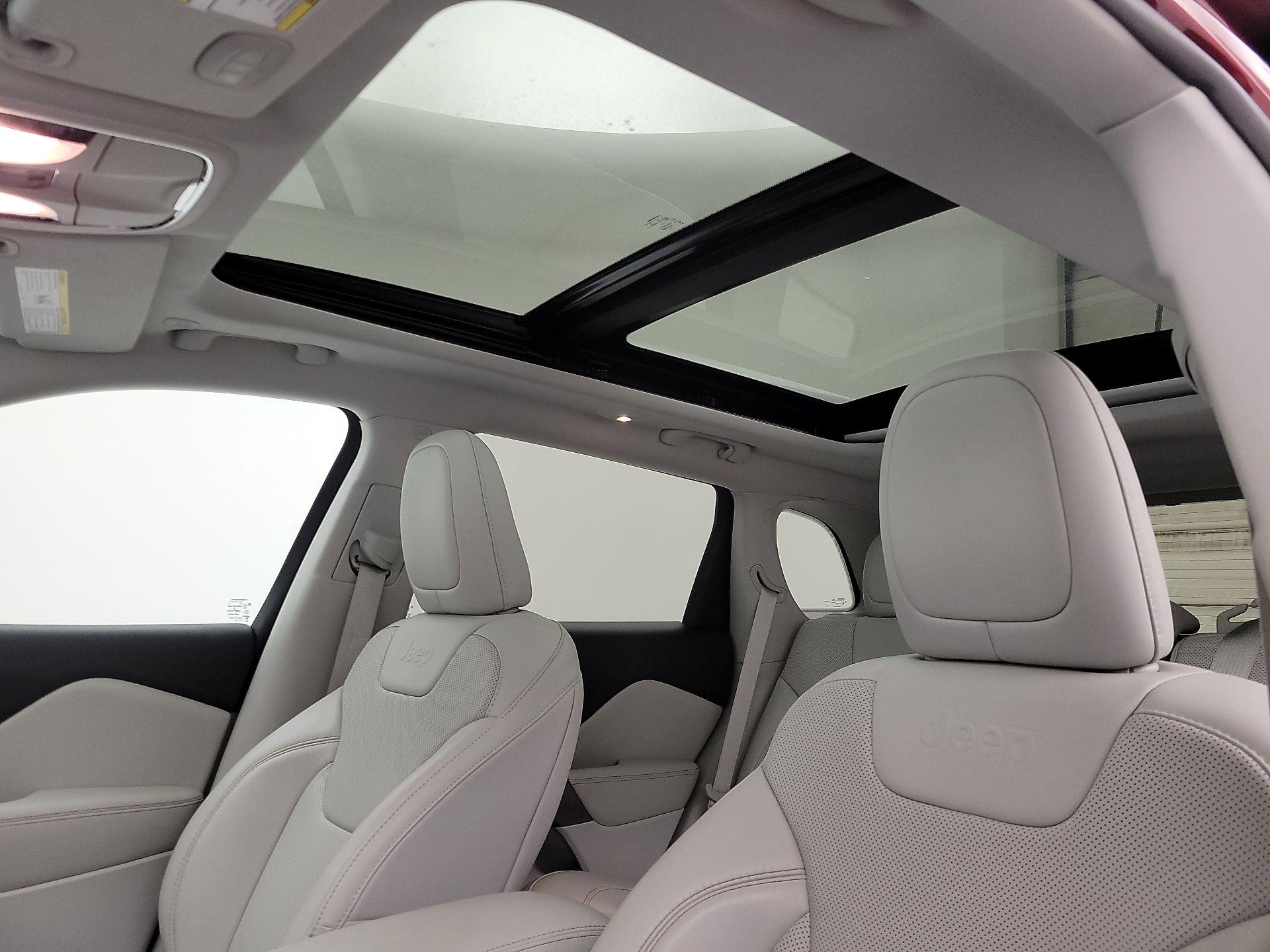 Thumbnail: 2021 Jeep Cherokee - 19