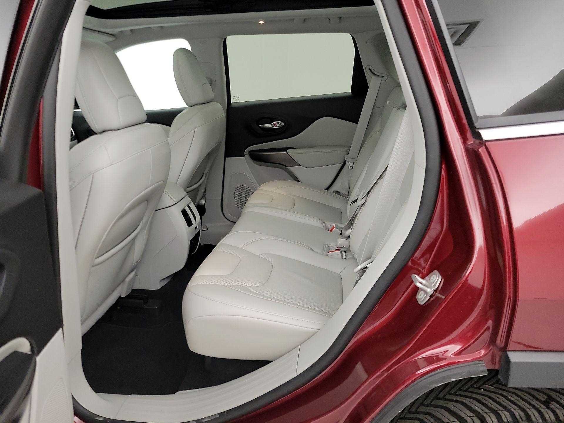 Thumbnail: 2021 Jeep Cherokee - 20