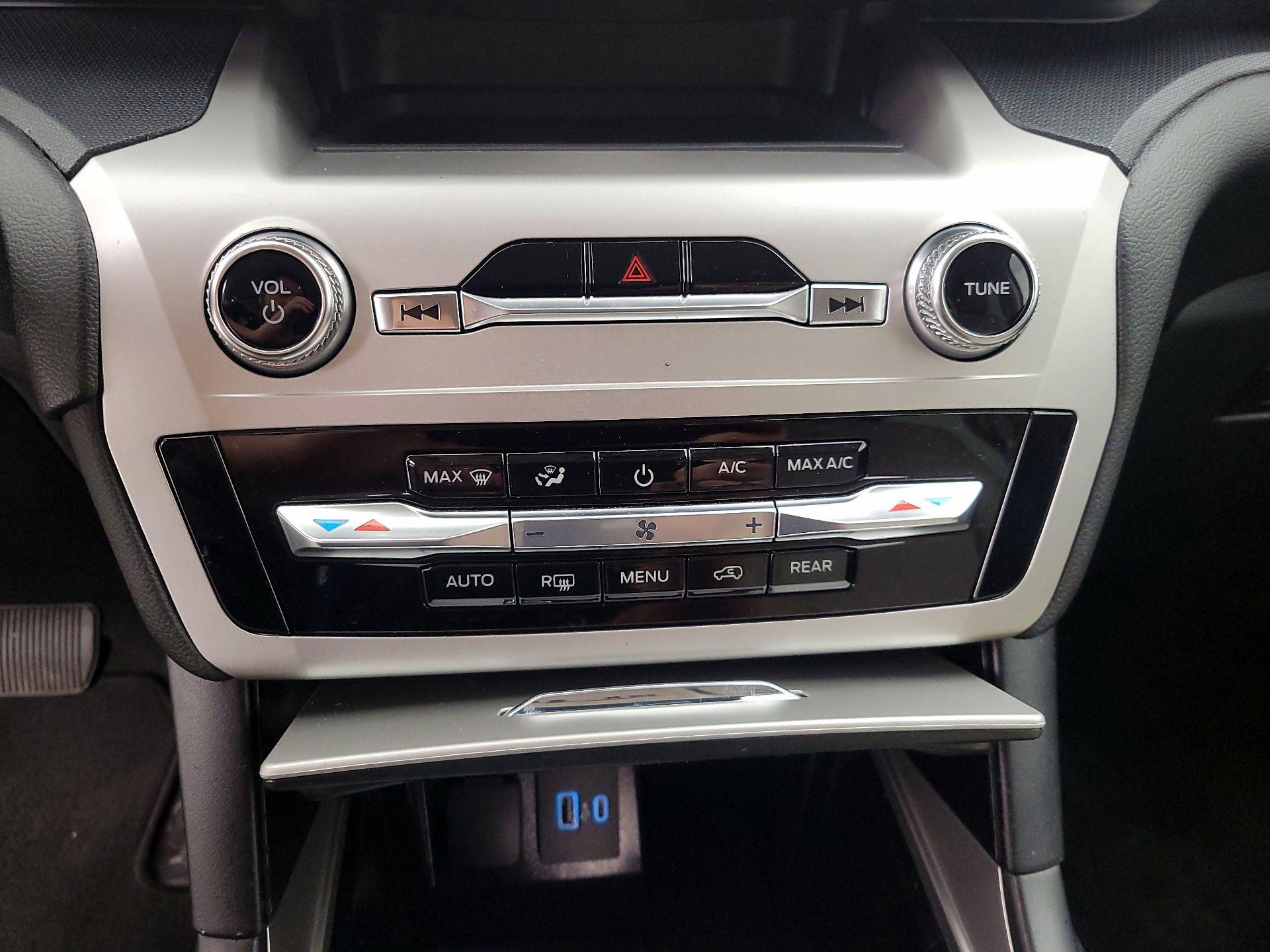 Thumbnail: 2022 Ford Explorer - 16