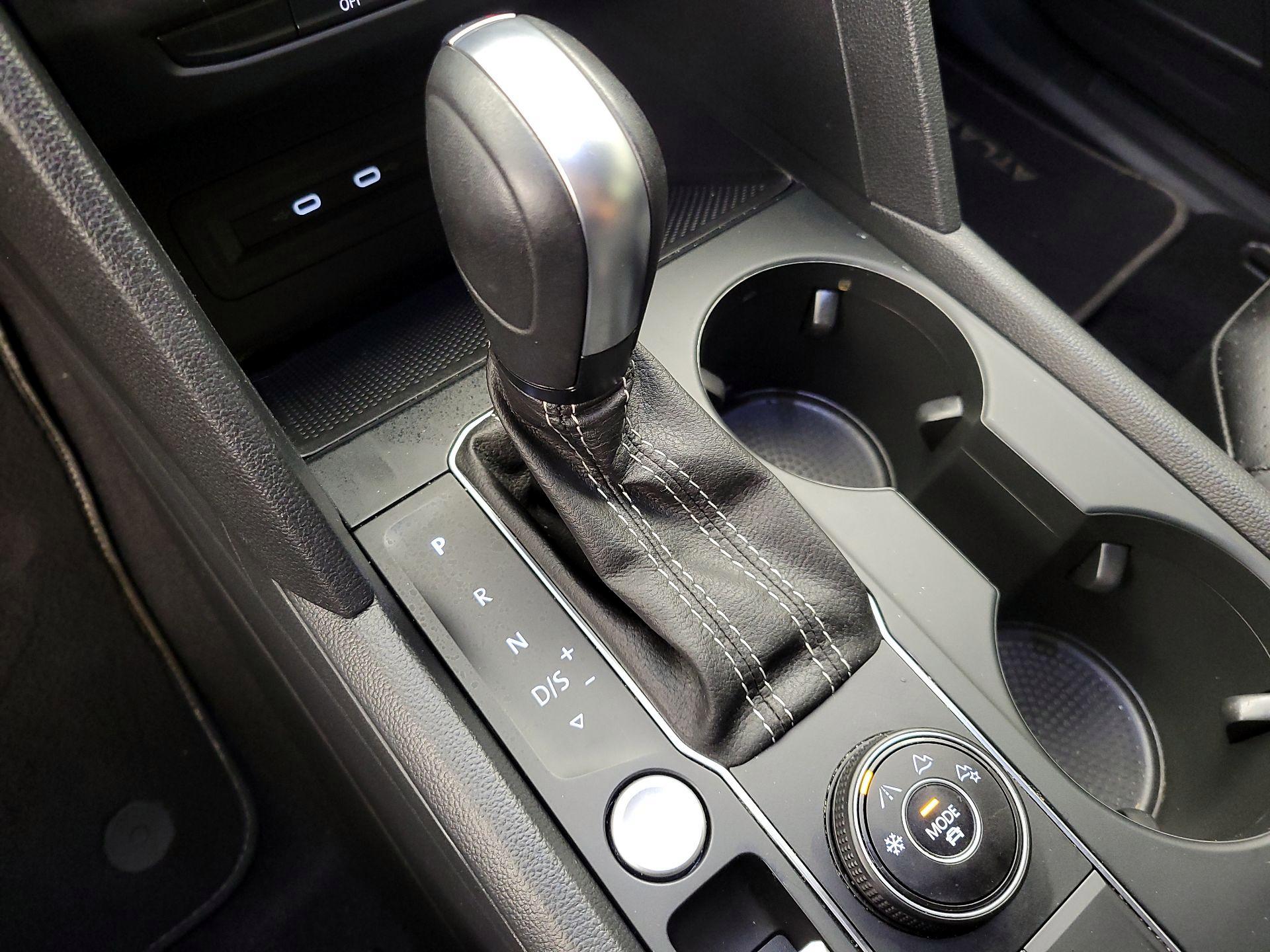 Thumbnail: 2022 Volkswagen Atlas - 17