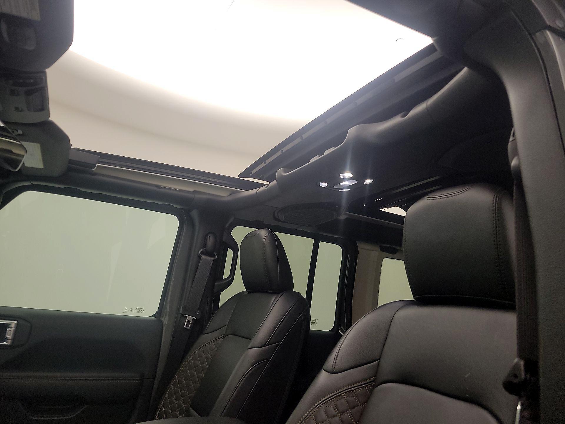 Thumbnail: 2022 Jeep Wrangler - 20