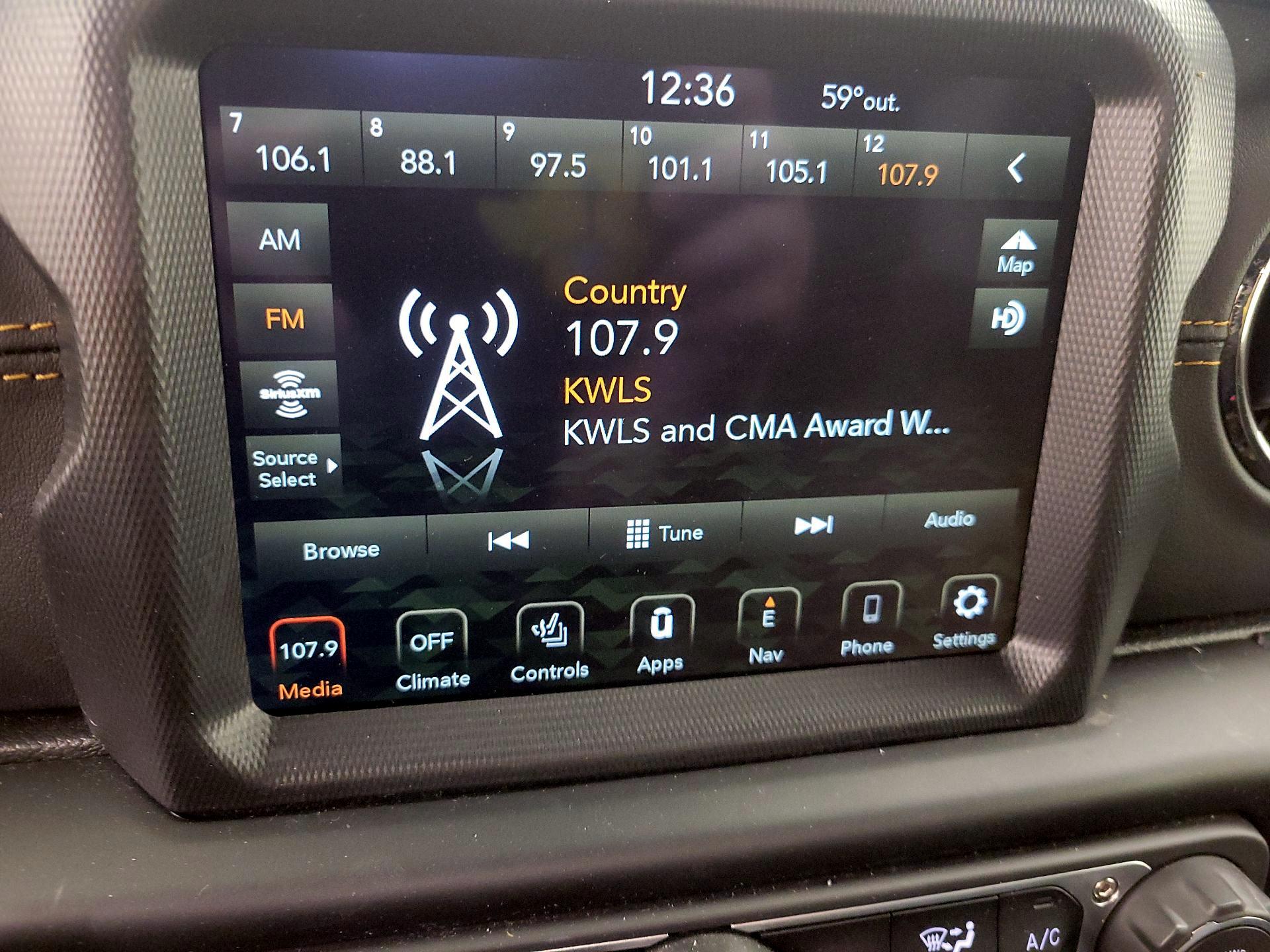 Thumbnail: 2022 Jeep Wrangler - 16