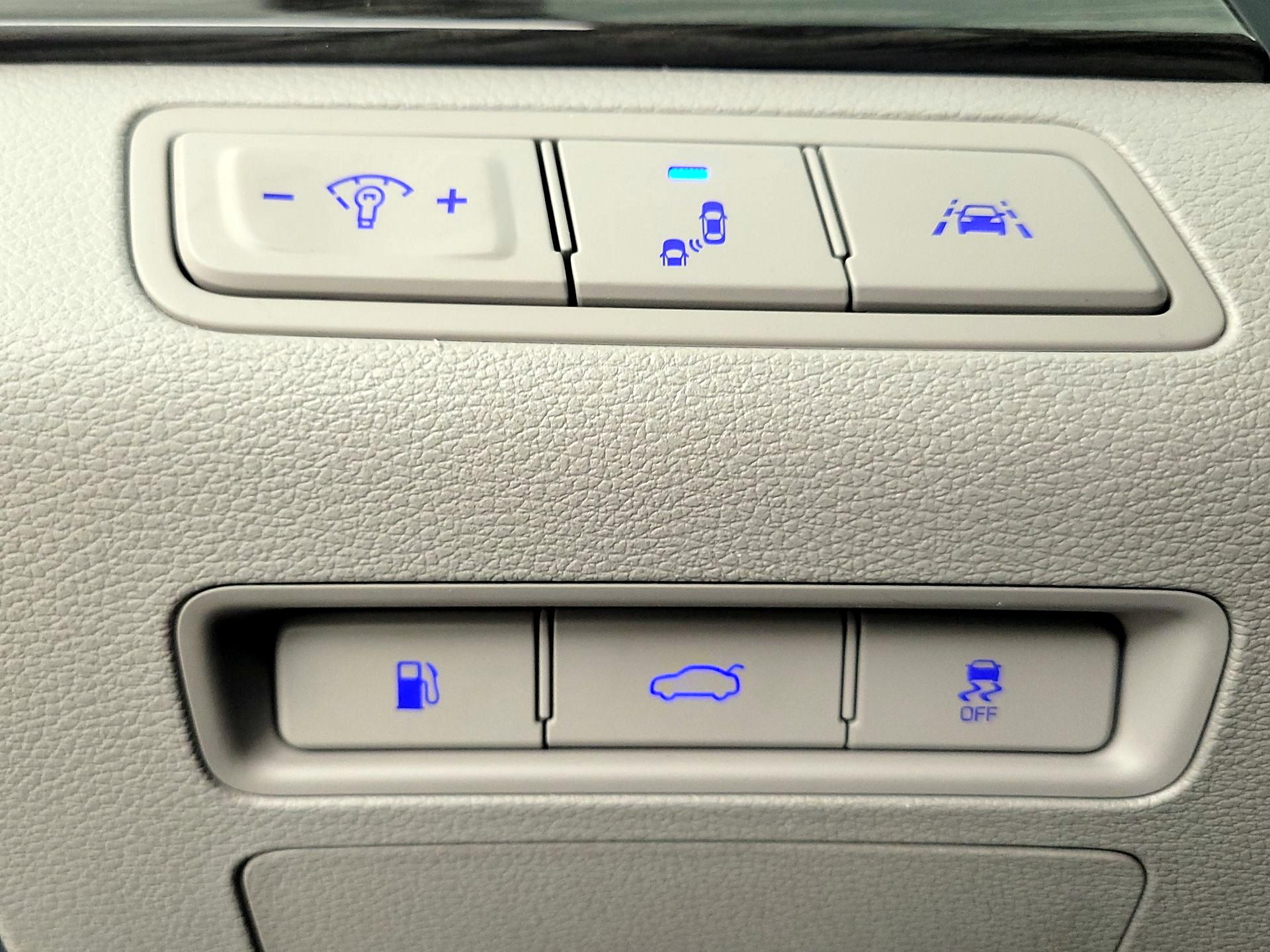 Thumbnail: 2015 Hyundai Sonata - 13