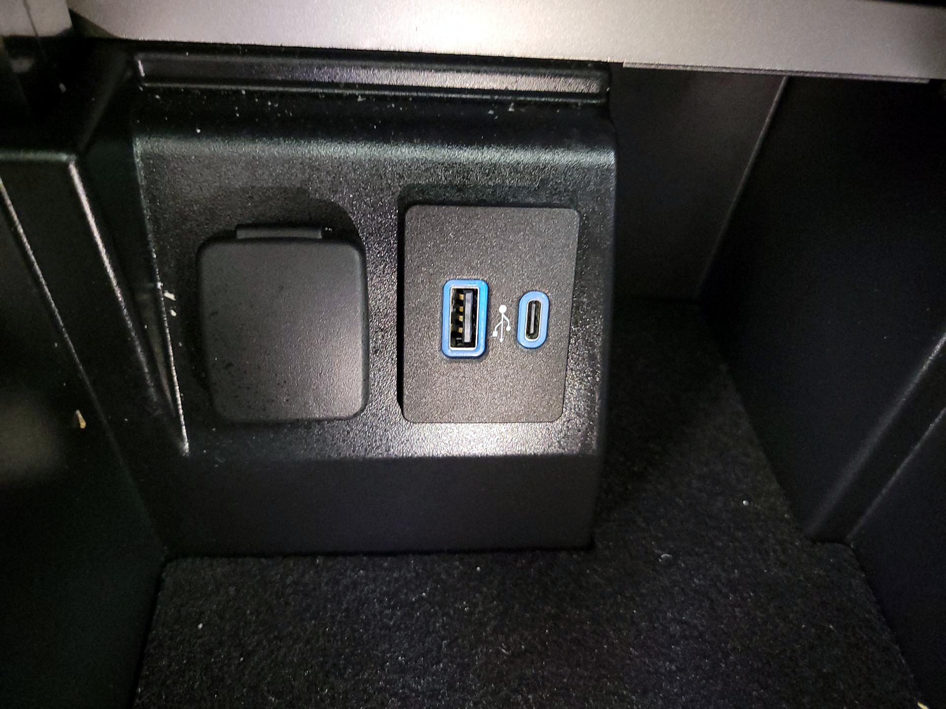 Thumbnail: 2021 Ford Explorer - 19