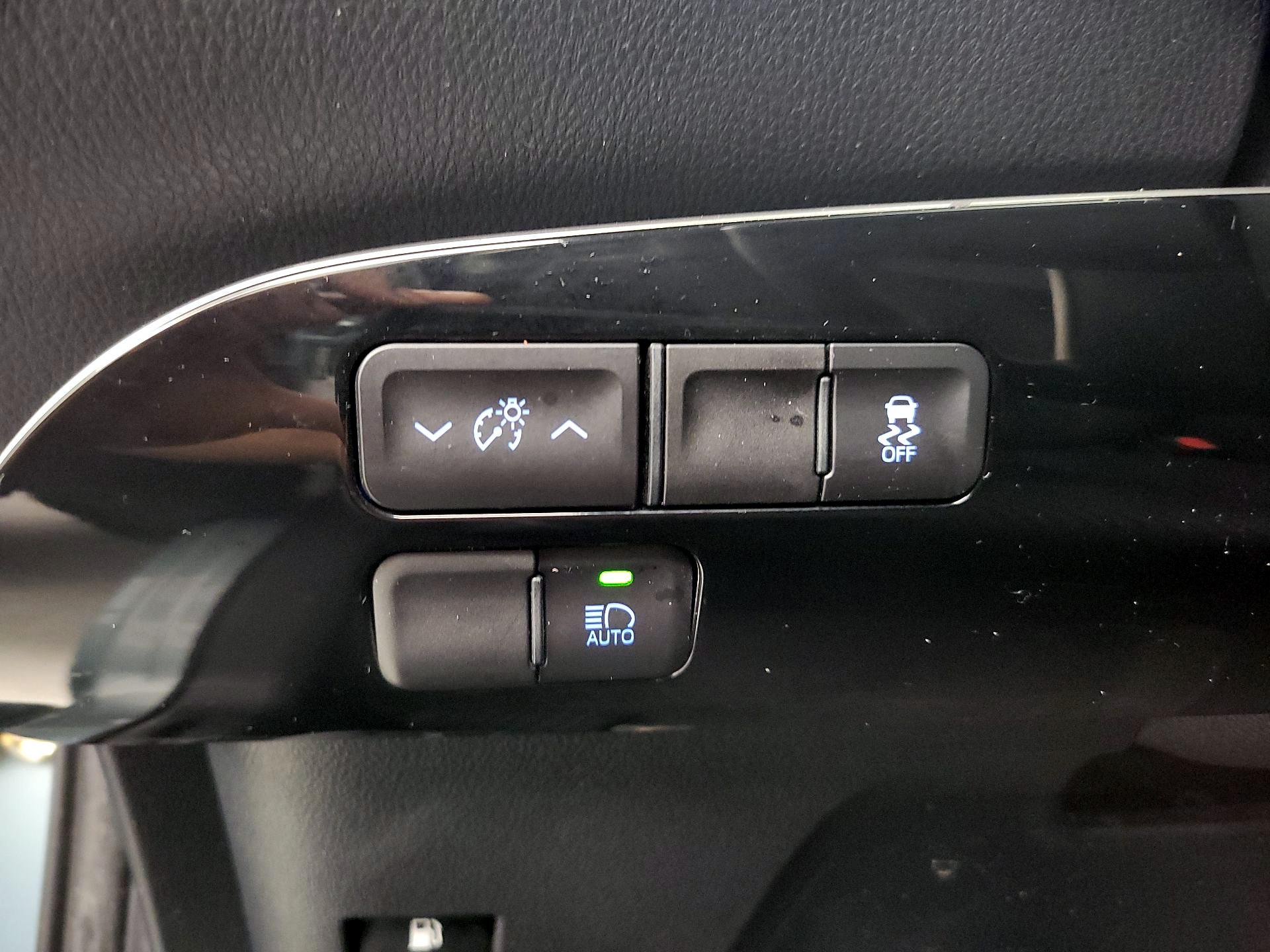 Thumbnail: 2018 Toyota Prius - 13