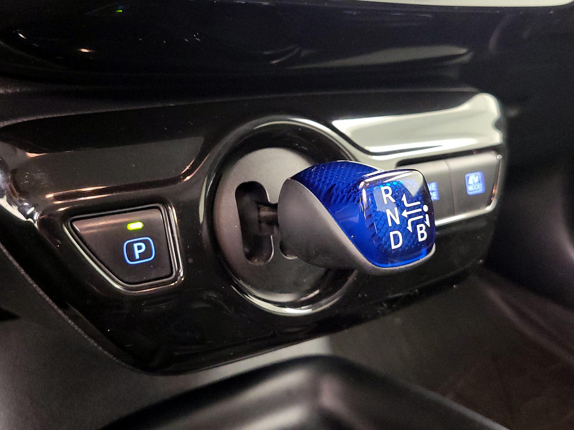 Thumbnail: 2018 Toyota Prius - 17