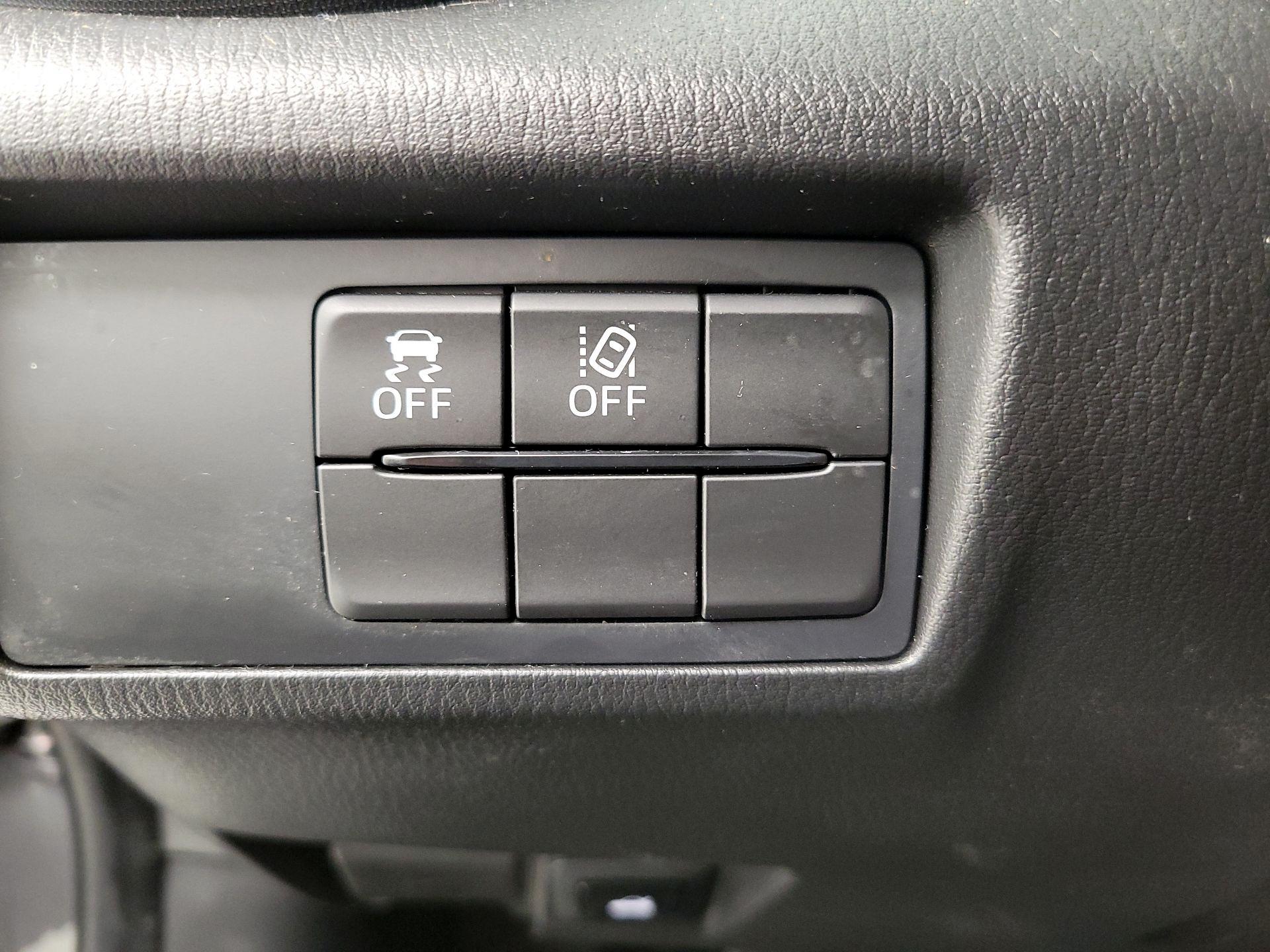 Thumbnail: 2022 Mazda MX-5 Miata - 13