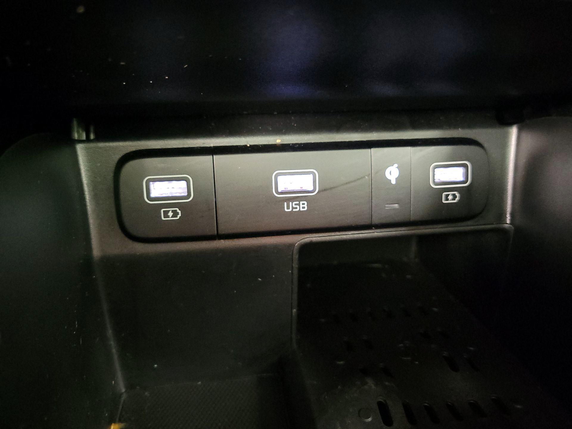 Thumbnail: 2022 Kia Sorento - 19