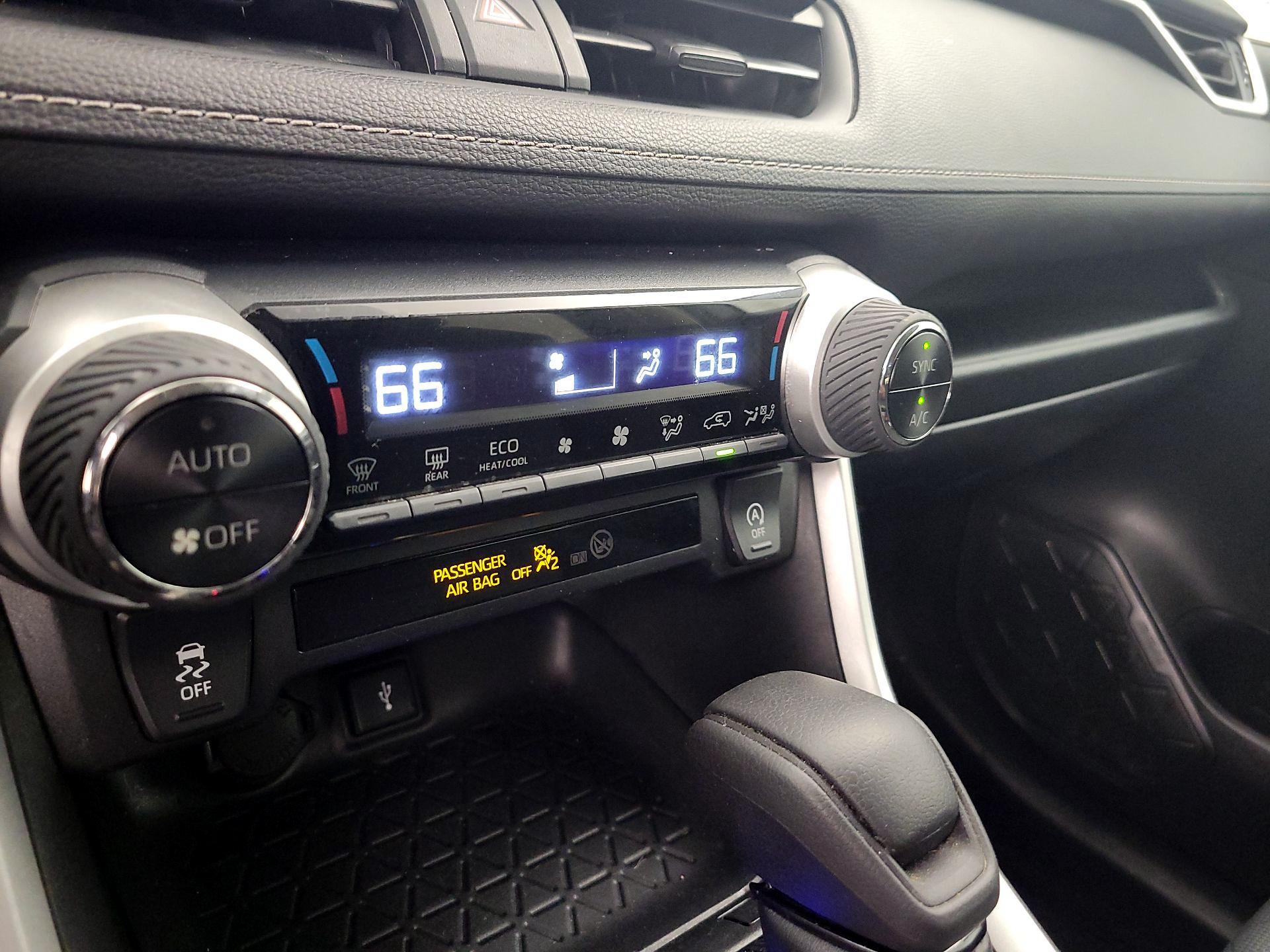 Thumbnail: 2021 Toyota RAV4 - 16