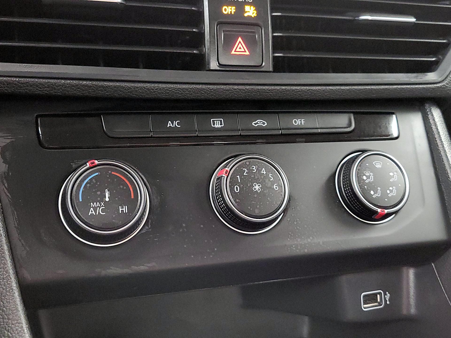 Thumbnail: 2019 Volkswagen Jetta - 16