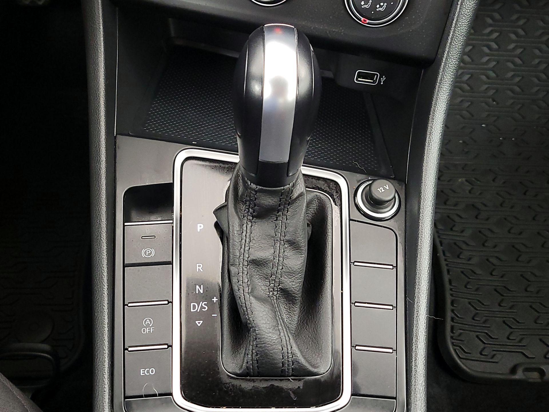 Thumbnail: 2019 Volkswagen Jetta - 17