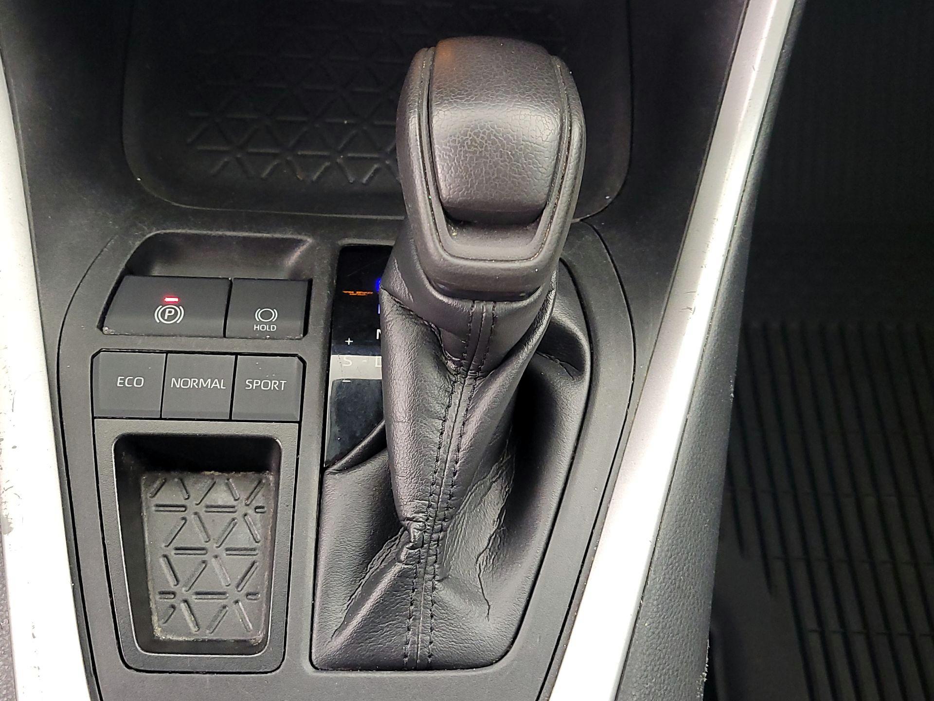 Thumbnail: 2023 Toyota RAV4 - 17