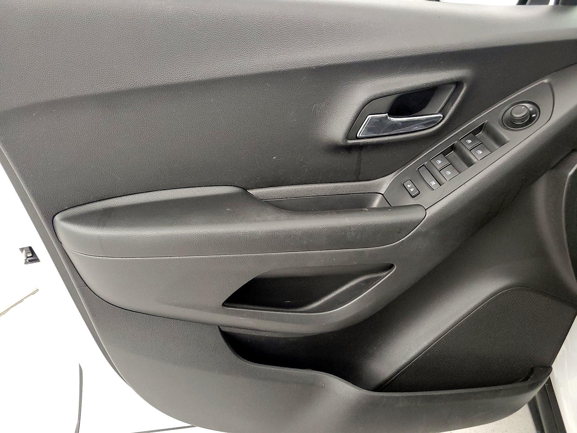 Thumbnail: 2021 Chevrolet Trax - 12