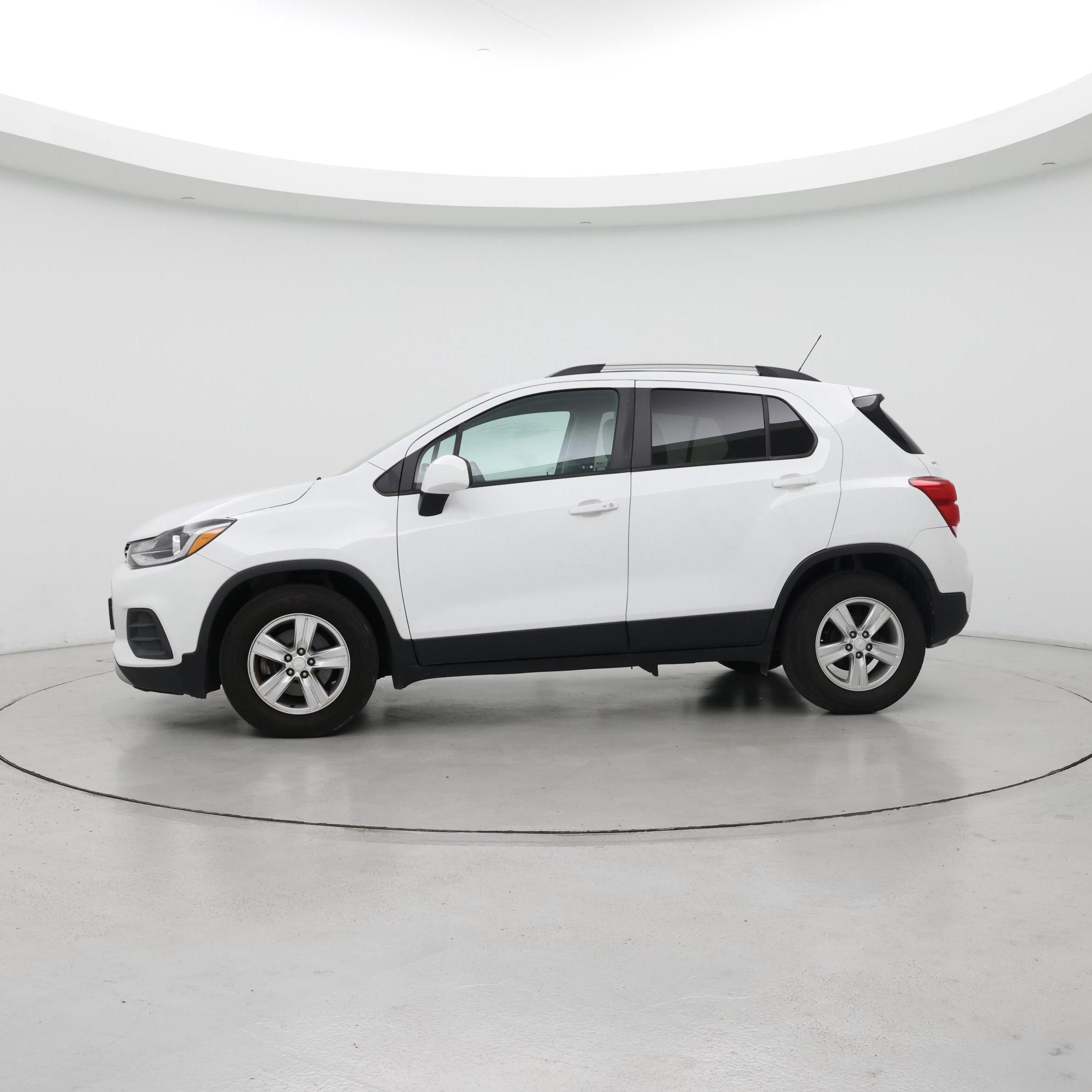 Thumbnail: 2021 Chevrolet Trax - 3
