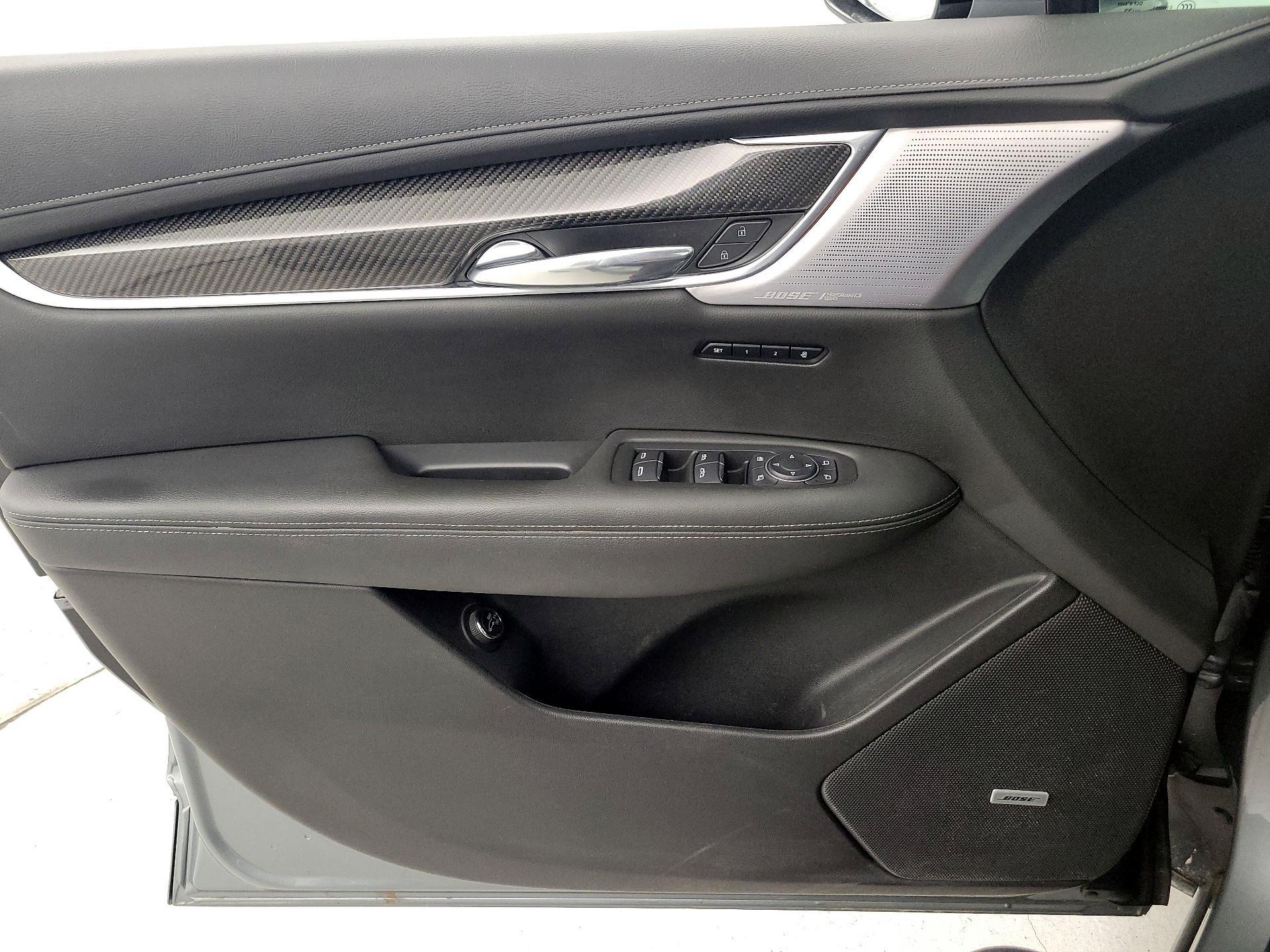 Thumbnail: 2023 Cadillac XT6 - 12