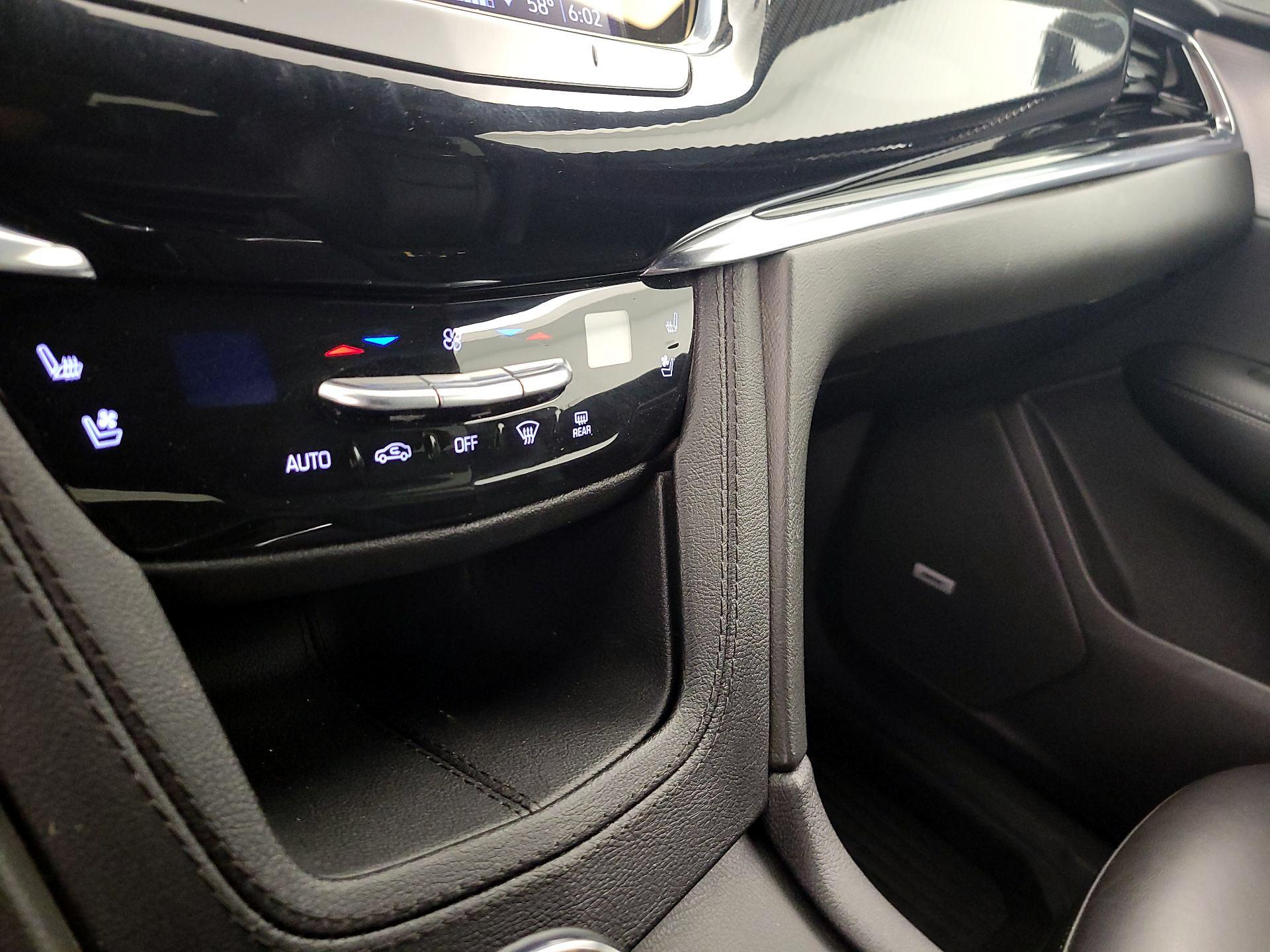 Thumbnail: 2023 Cadillac XT6 - 16