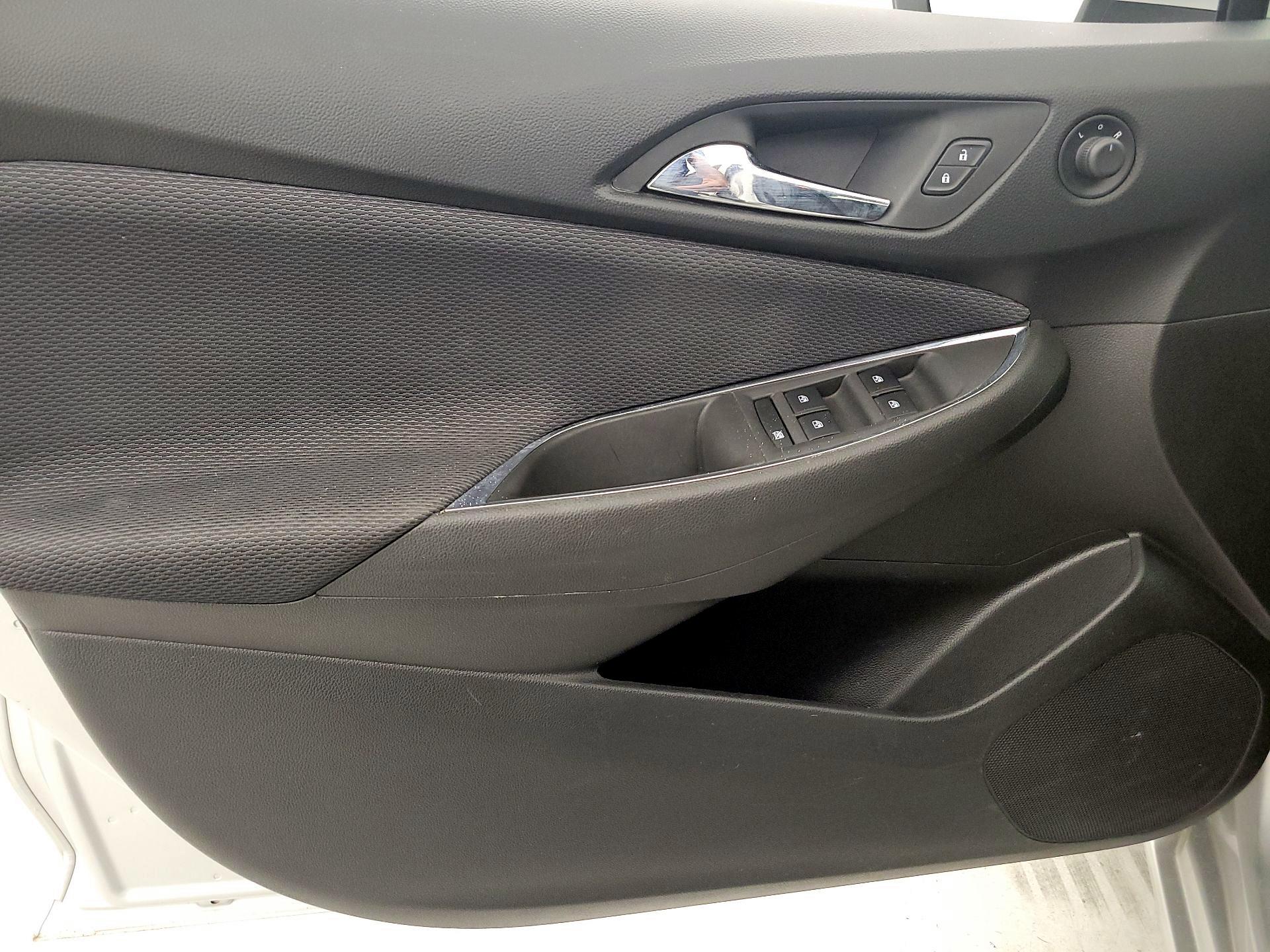 Thumbnail: 2019 Chevrolet Cruze - 12