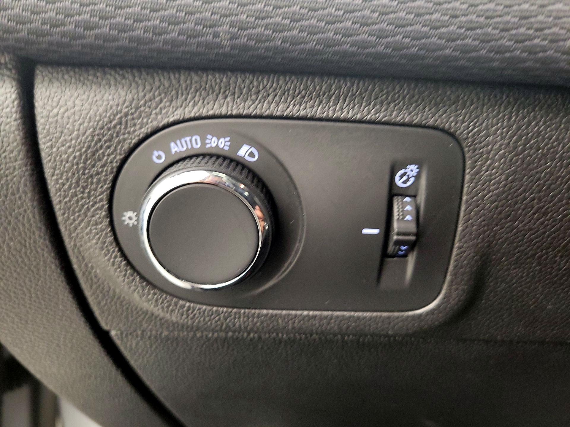 Thumbnail: 2019 Chevrolet Cruze - 13