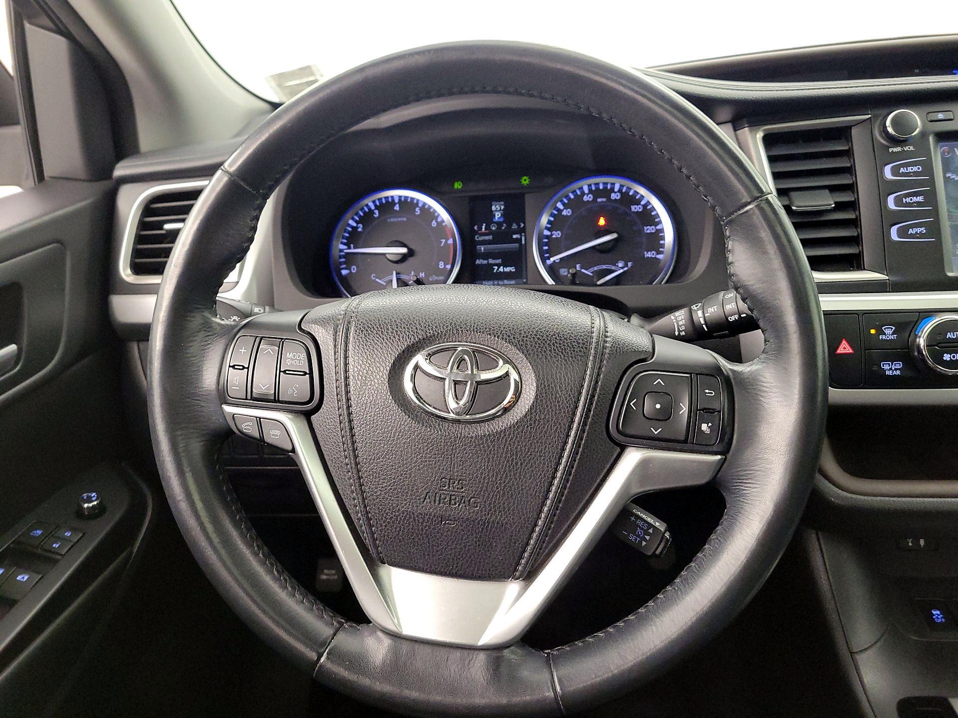 Thumbnail: 2015 Toyota Highlander - 10