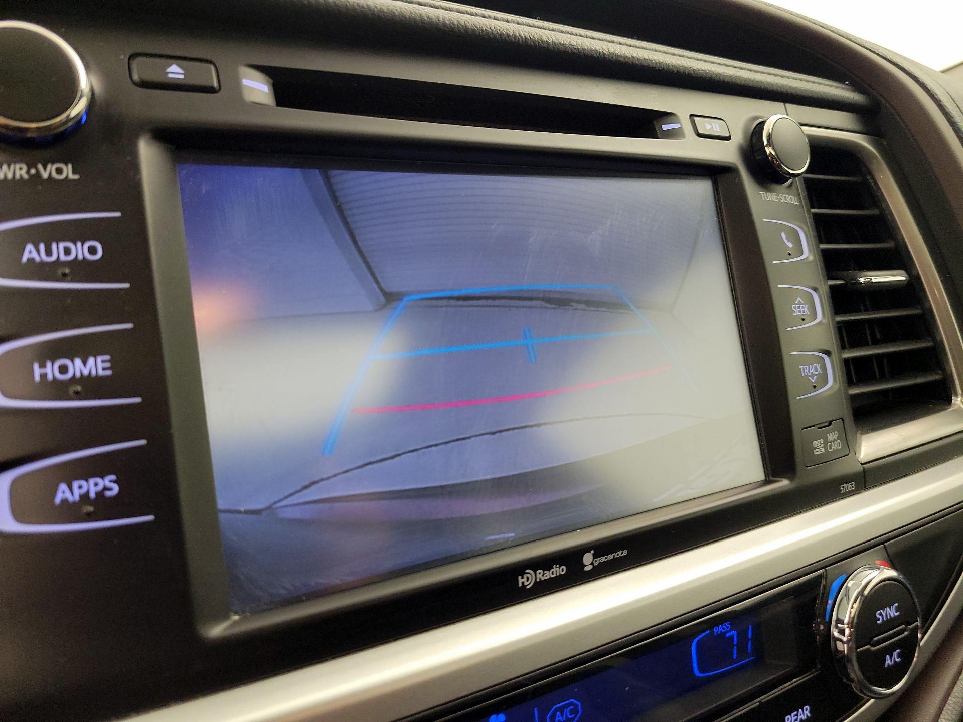 Thumbnail: 2015 Toyota Highlander - 15