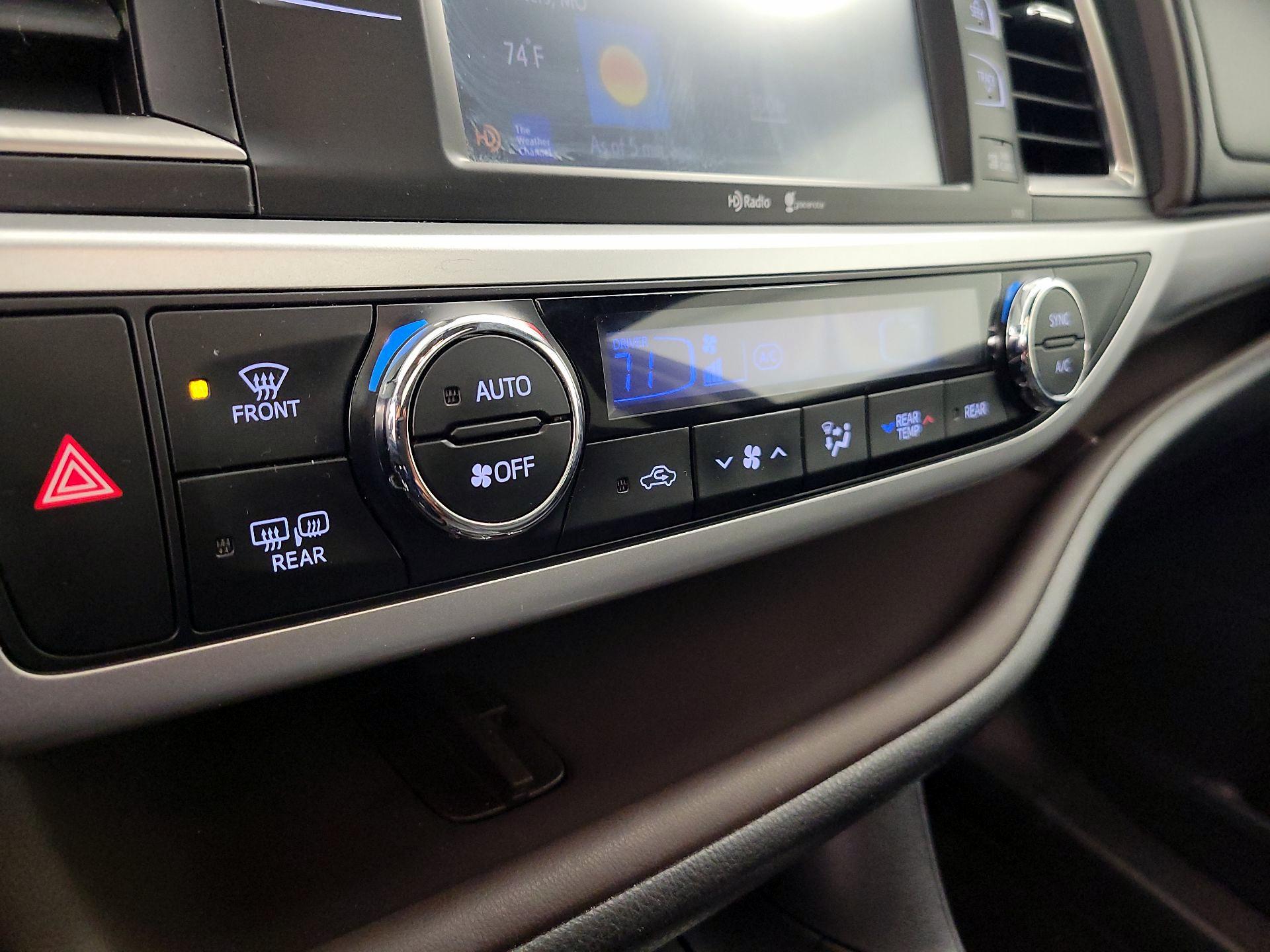 Thumbnail: 2015 Toyota Highlander - 17