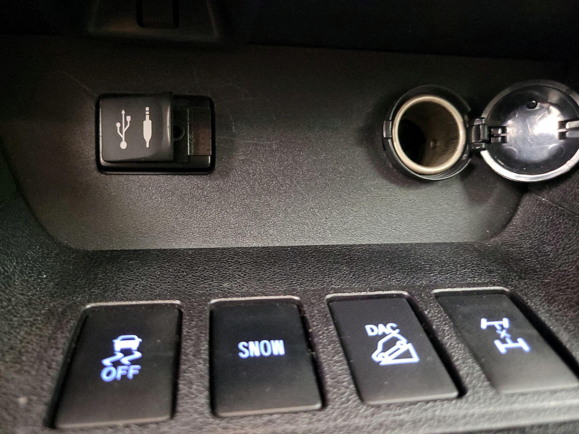 Thumbnail: 2015 Toyota Highlander - 19