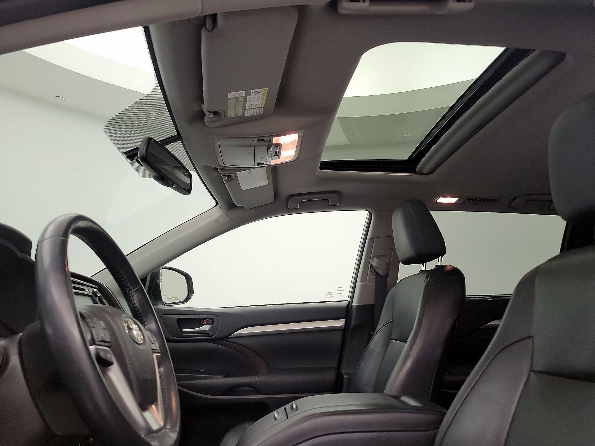 Thumbnail: 2015 Toyota Highlander - 20