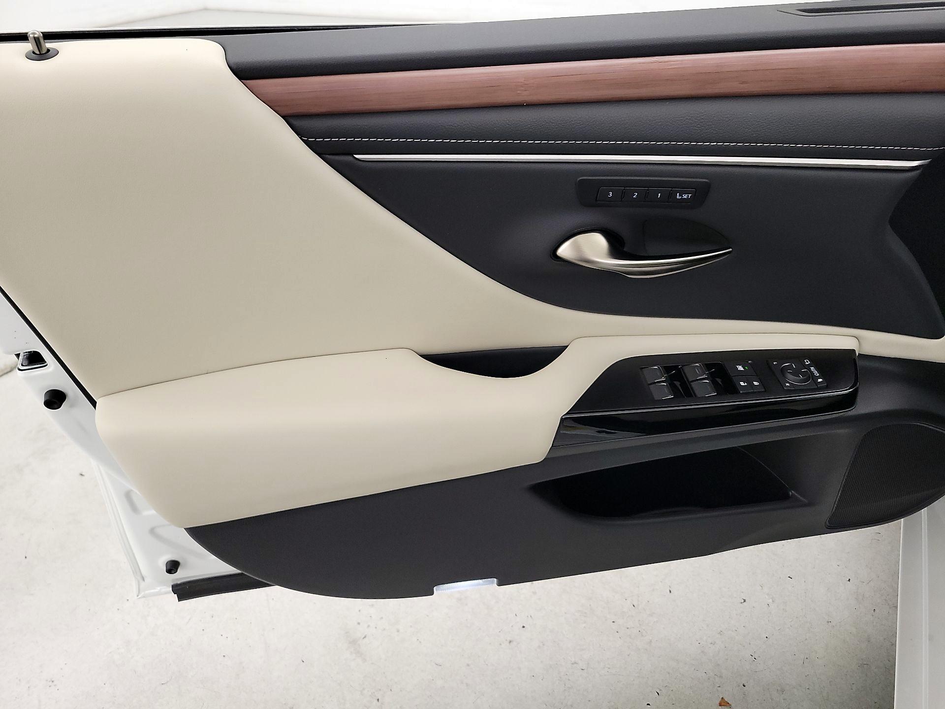 Thumbnail: 2025 Lexus ES - 12