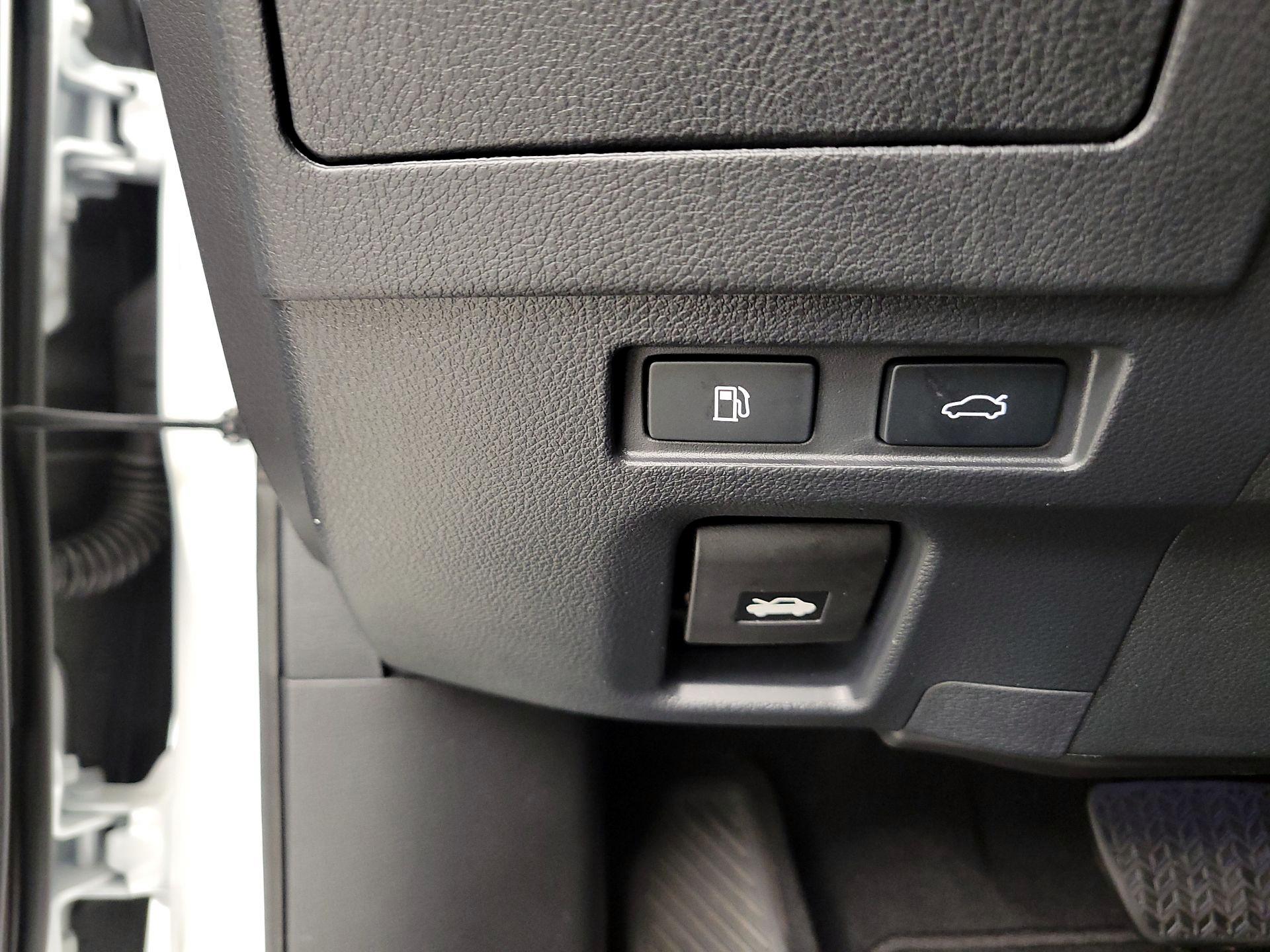 Thumbnail: 2025 Lexus ES - 13