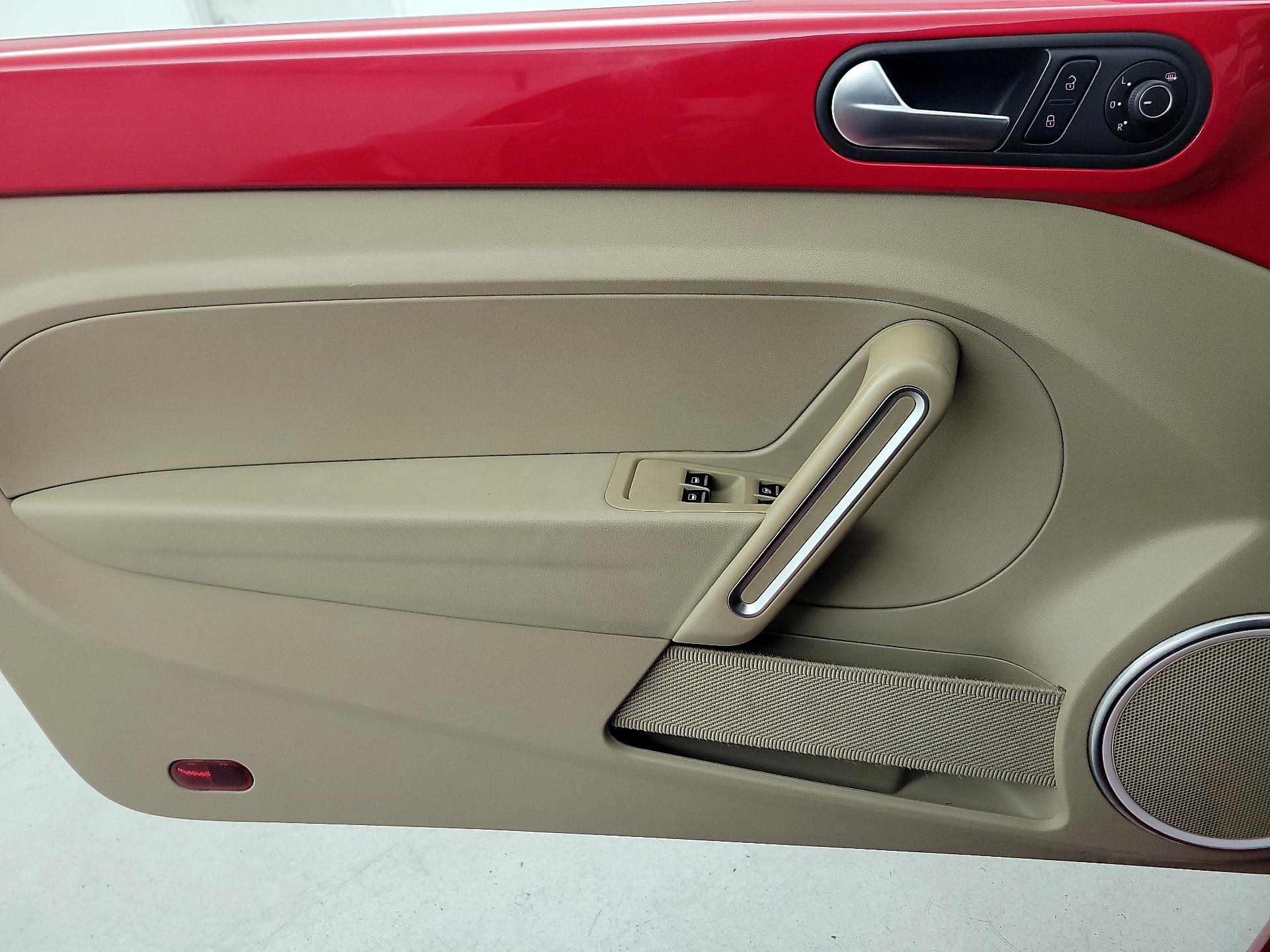 Thumbnail: 2018 Volkswagen Beetle - 12