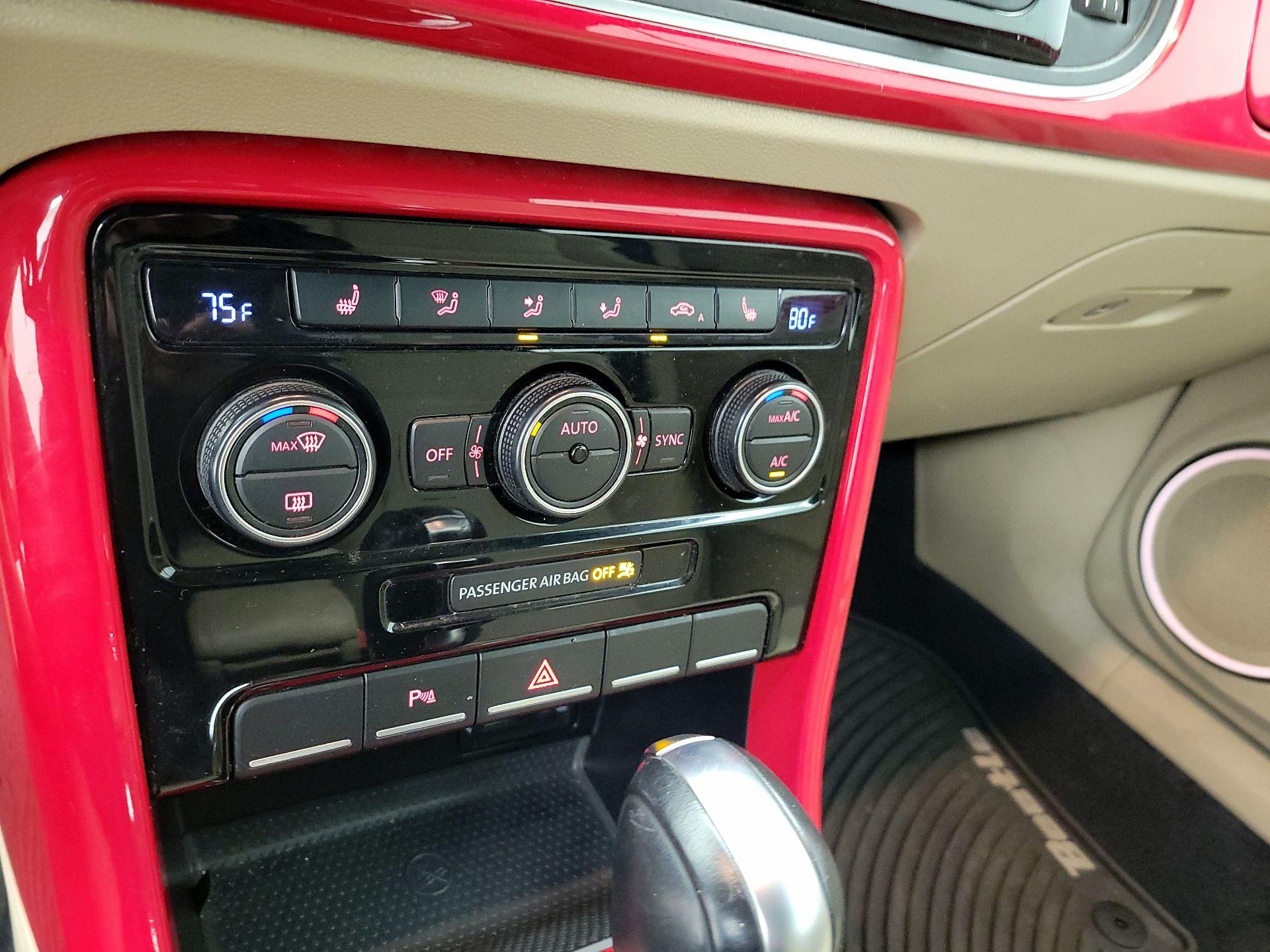 Thumbnail: 2018 Volkswagen Beetle - 16