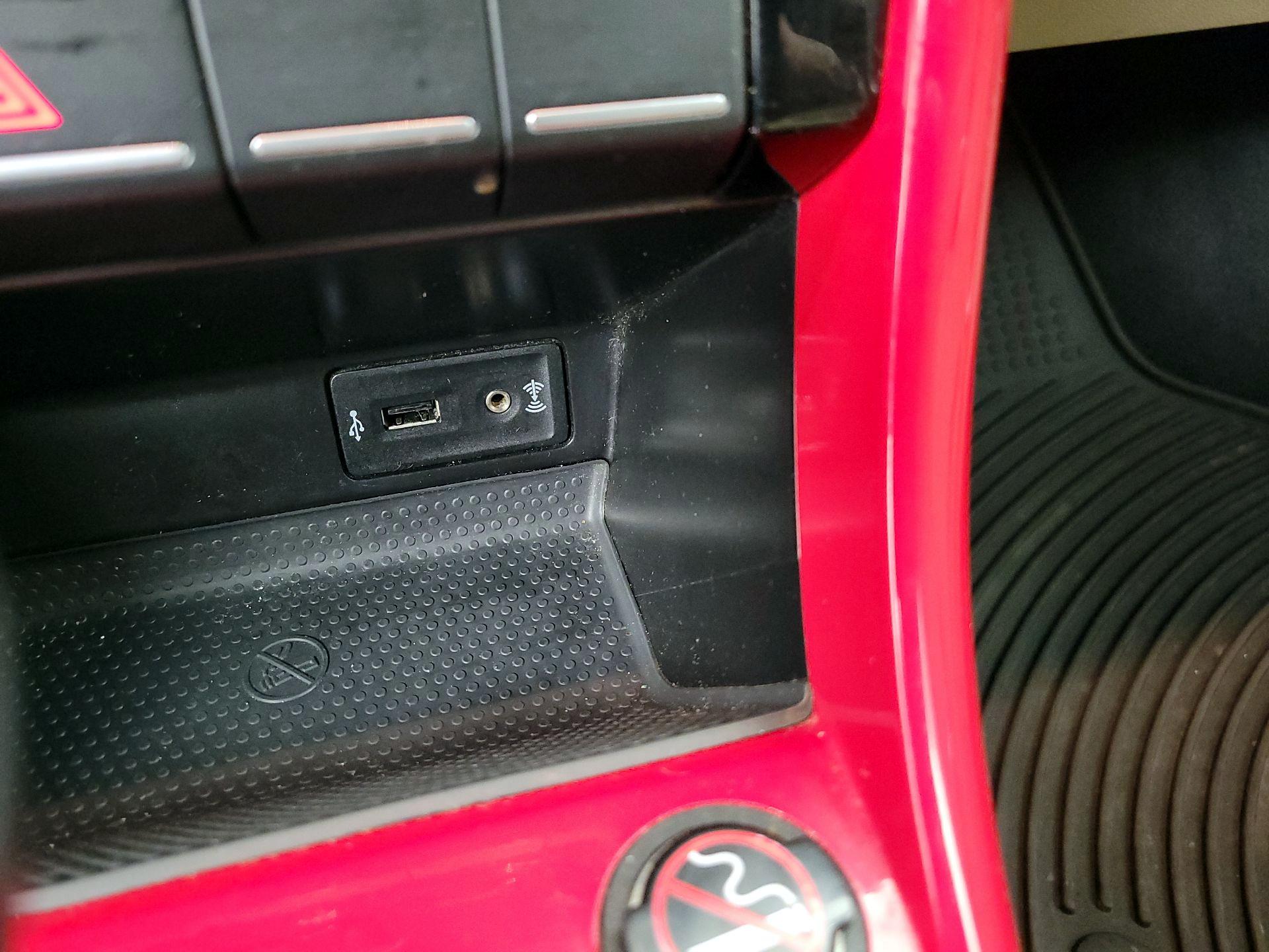 Thumbnail: 2018 Volkswagen Beetle - 18